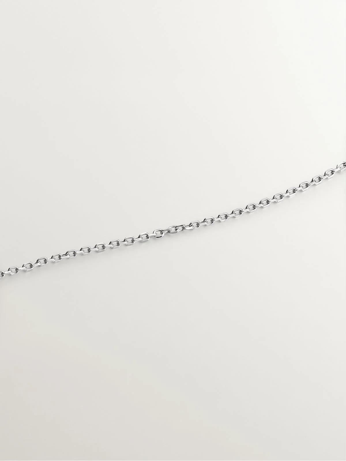 Colgante de oro blanco de 18K con cruz con diamantes blancos - Image 5