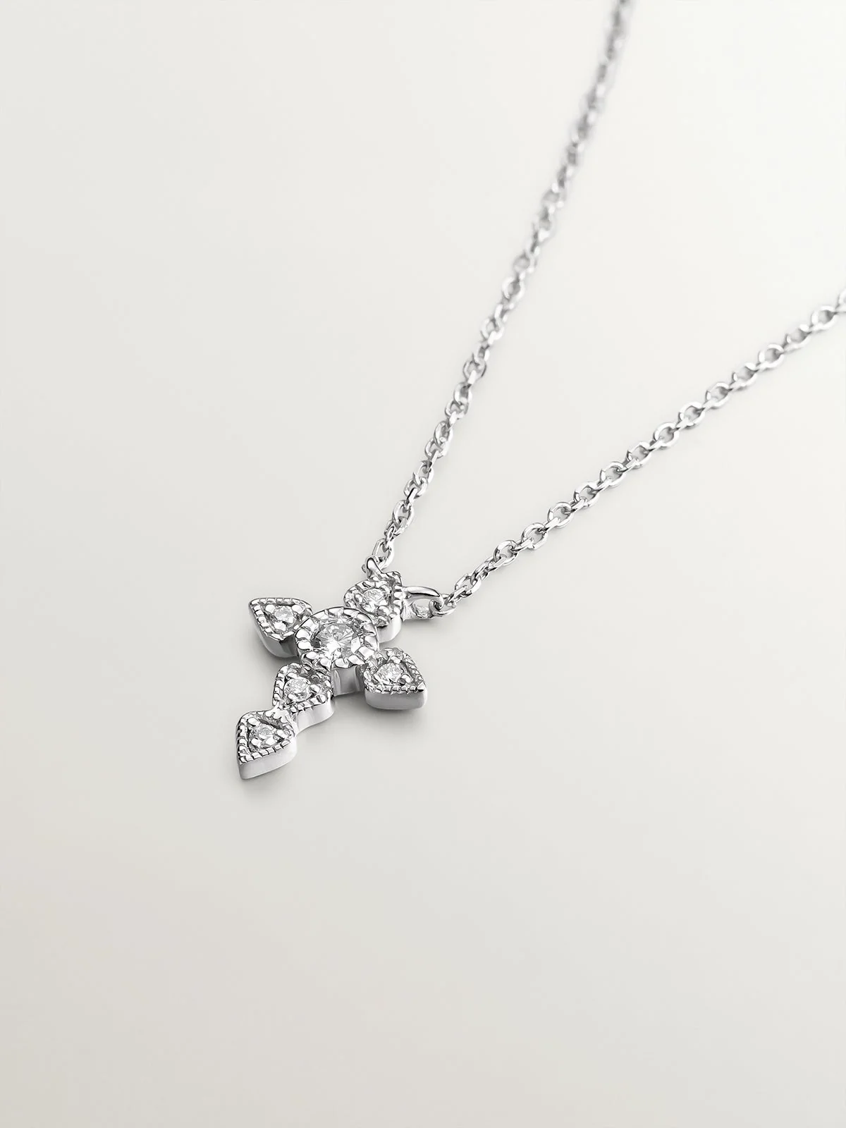 Colgante de oro blanco de 18K con cruz de diamantes - Image 3
