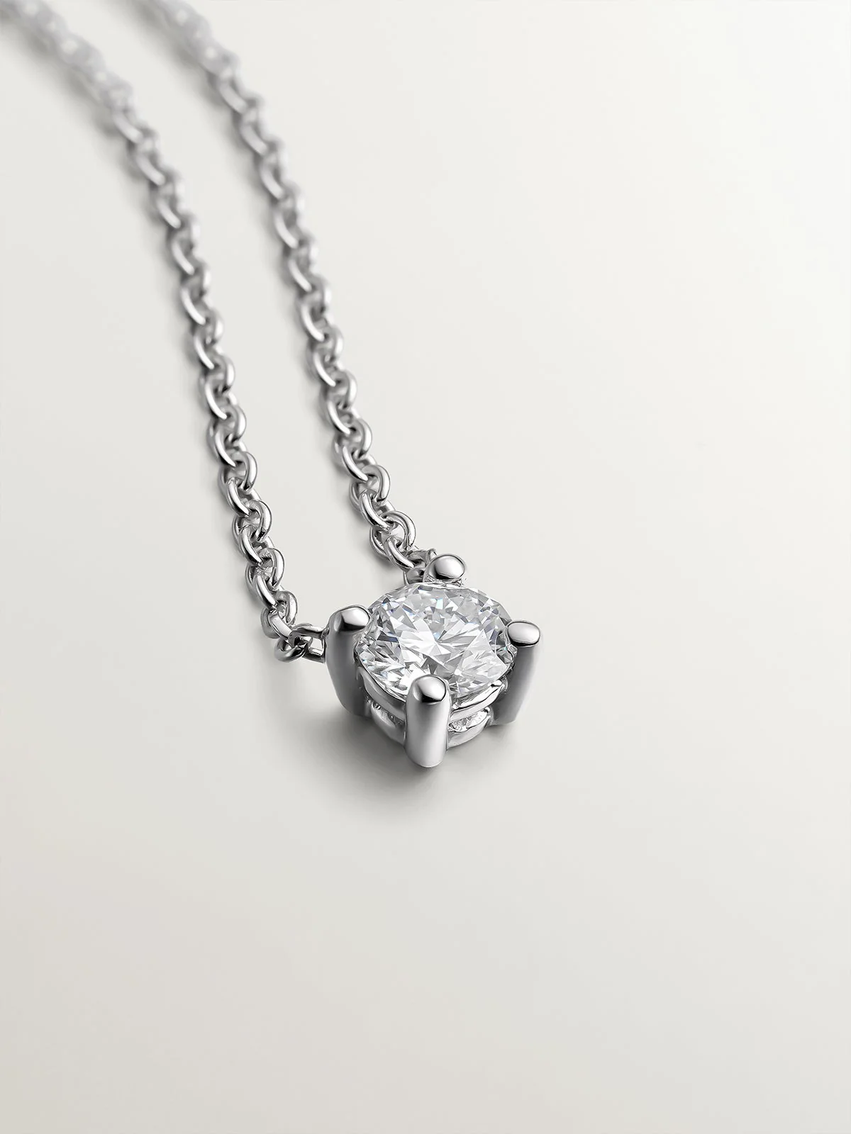 Colgante de oro blanco de 18K con diamante 0,20 cts - Image 3