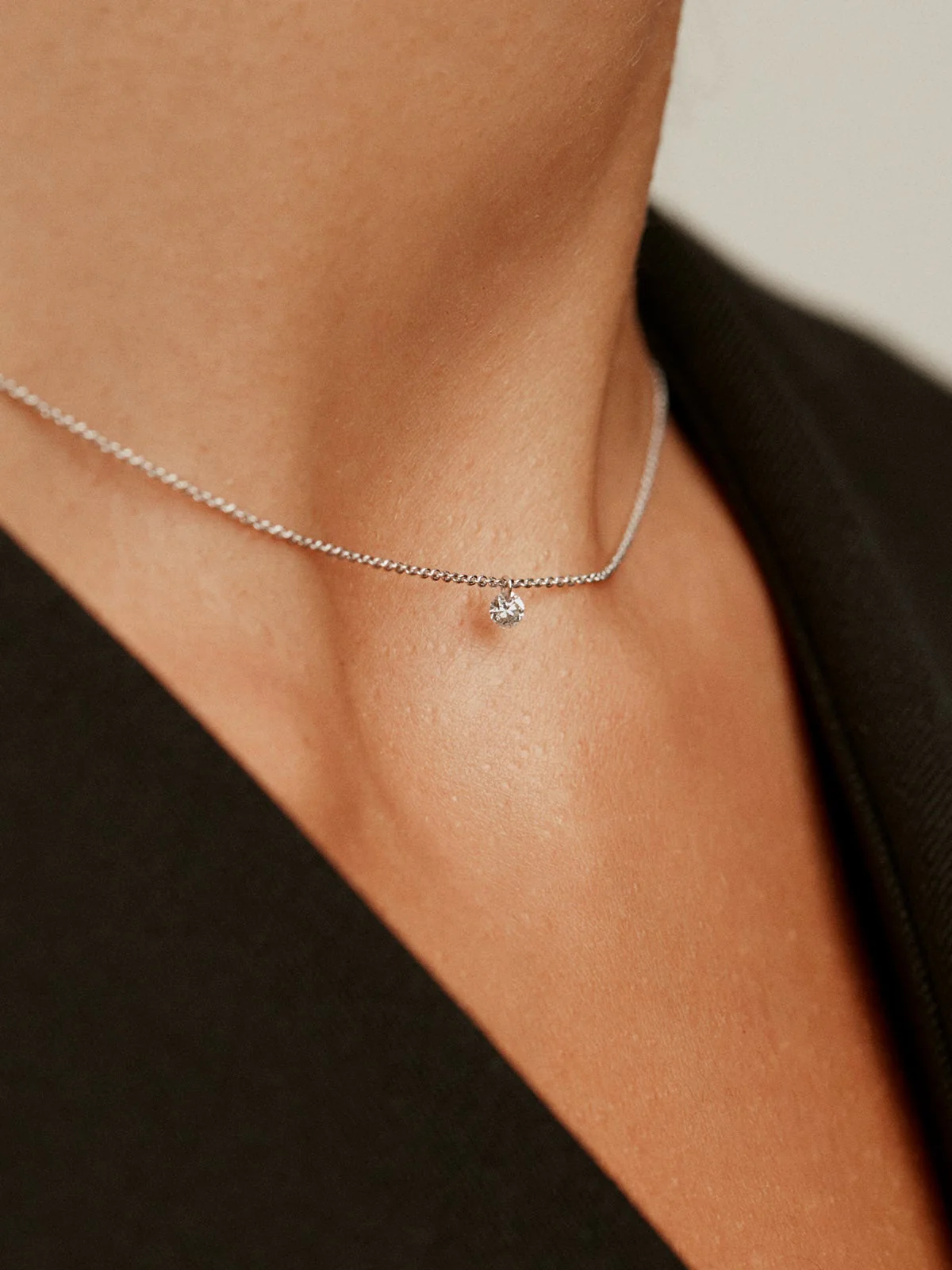 Colgante de oro blanco de 18K con diamante - Image 2