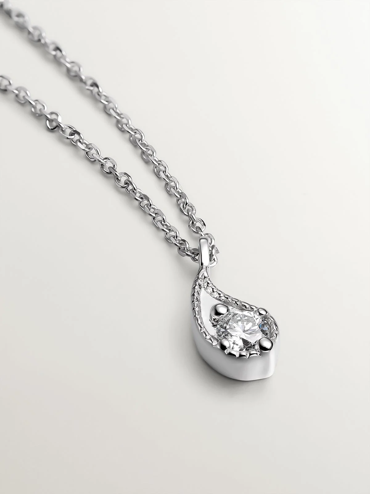 Colgante de oro blanco de 9K con gota y diamantes blancos - Image 3
