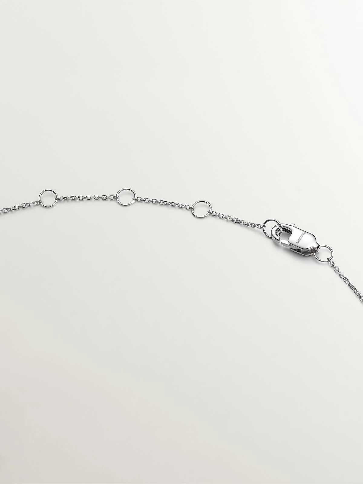 Colgante de oro blanco de 9K con gota y diamantes blancos - Image 7