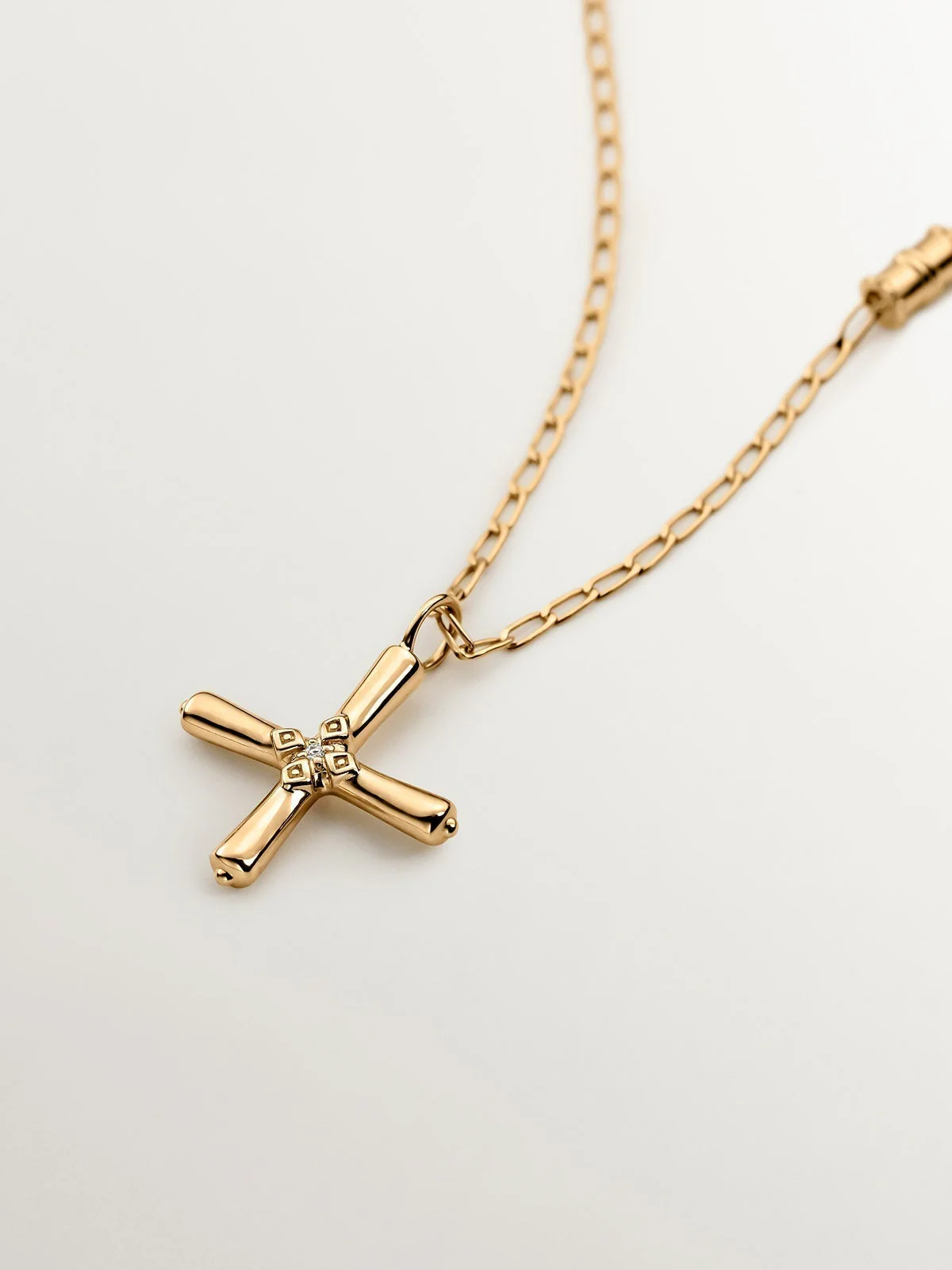 Colgante de plata 925 bañada en oro amarillo de 18K con cruz y topacio blanco - Image 3