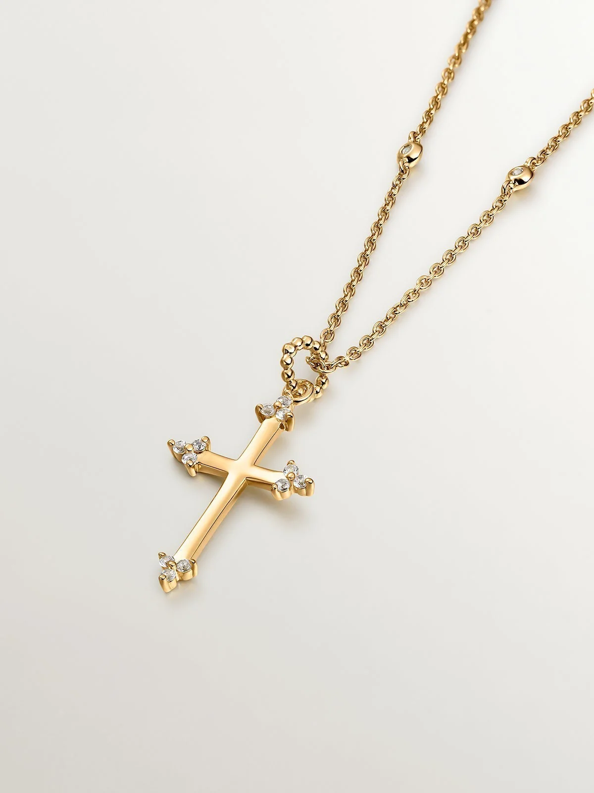 Colgante de plata 925 bañada en oro amarillo de 18K con cruz y topacios blancos - Image 3