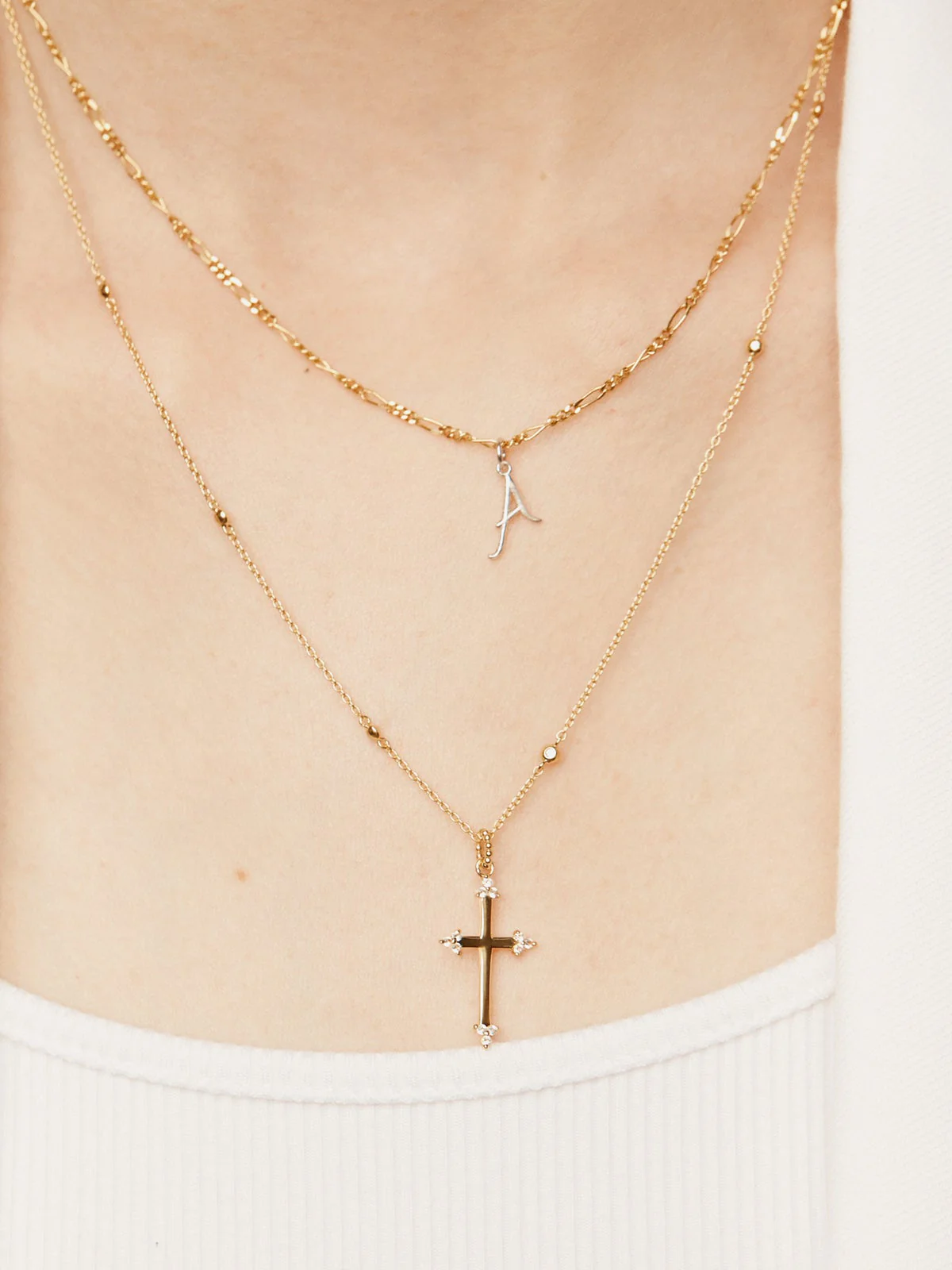 Colgante de plata 925 bañada en oro amarillo de 18K con cruz y topacios blancos - Image 6