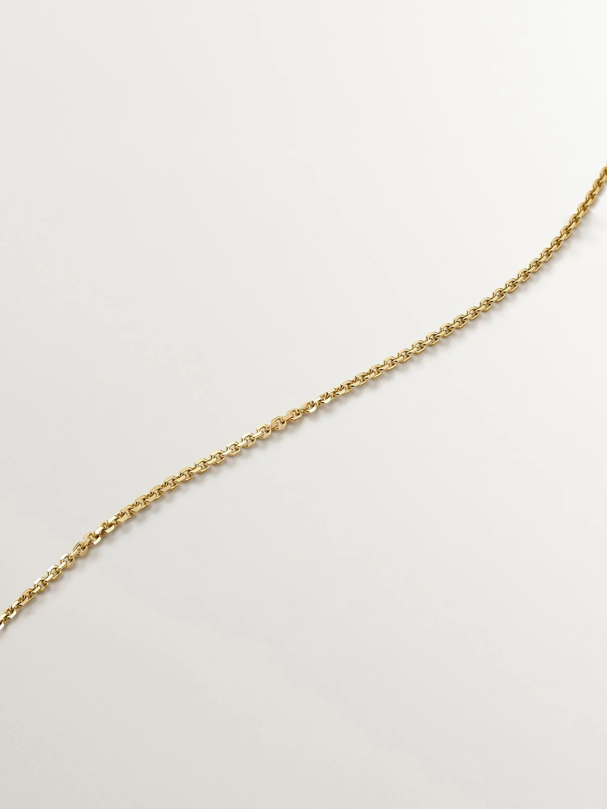 Colgante de plata 925 bañada en oro amarillo de 18K con medalla y topacios blancos - Image 5