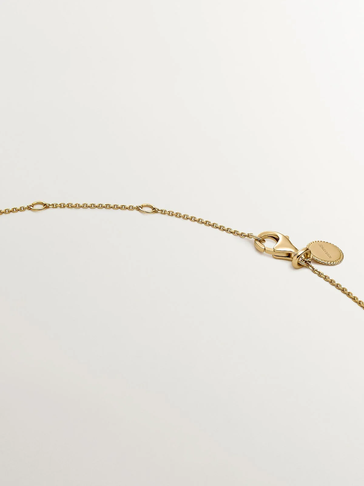 Colgante de plata 925 bañada en oro amarillo de 18K con medalla y topacios blancos - Image 7