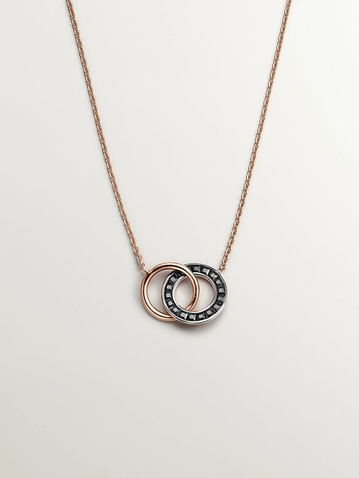 Colgante de plata 925 bañada en oro rosa de 18K con círculos y espinelas negras