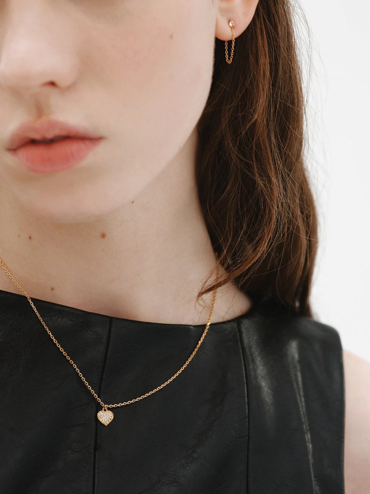 Colgante de plata bañada en oro amarillo de 18K, topacios blancos y forma de corazón - Image 6