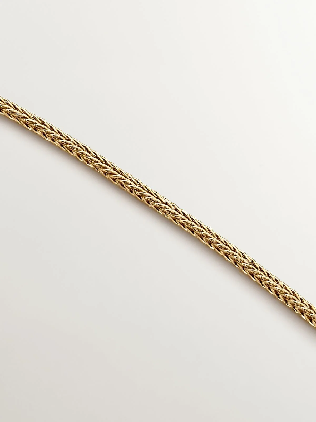 Colgante ovalado de plata 925 bañada en oro amarillo de 18K con relieve - Image 5