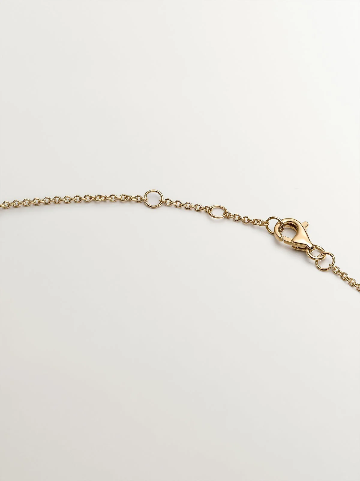 Colgante solitario de oro amarillo de 18K con diamante de 0,15 cts - Image 5
