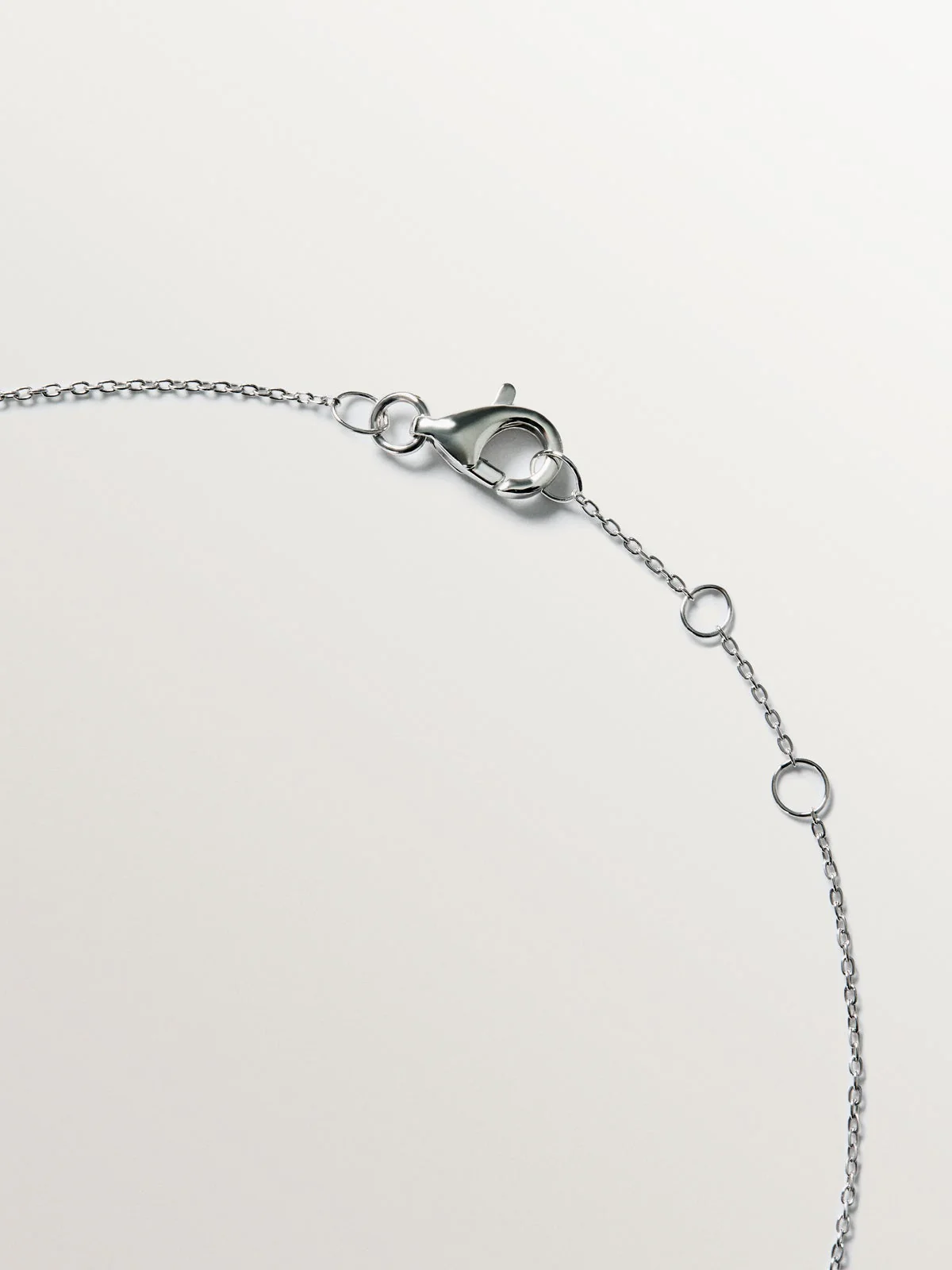 Colgante solitario de oro blanco de 18K con diamante de 0,15cts - Image 7