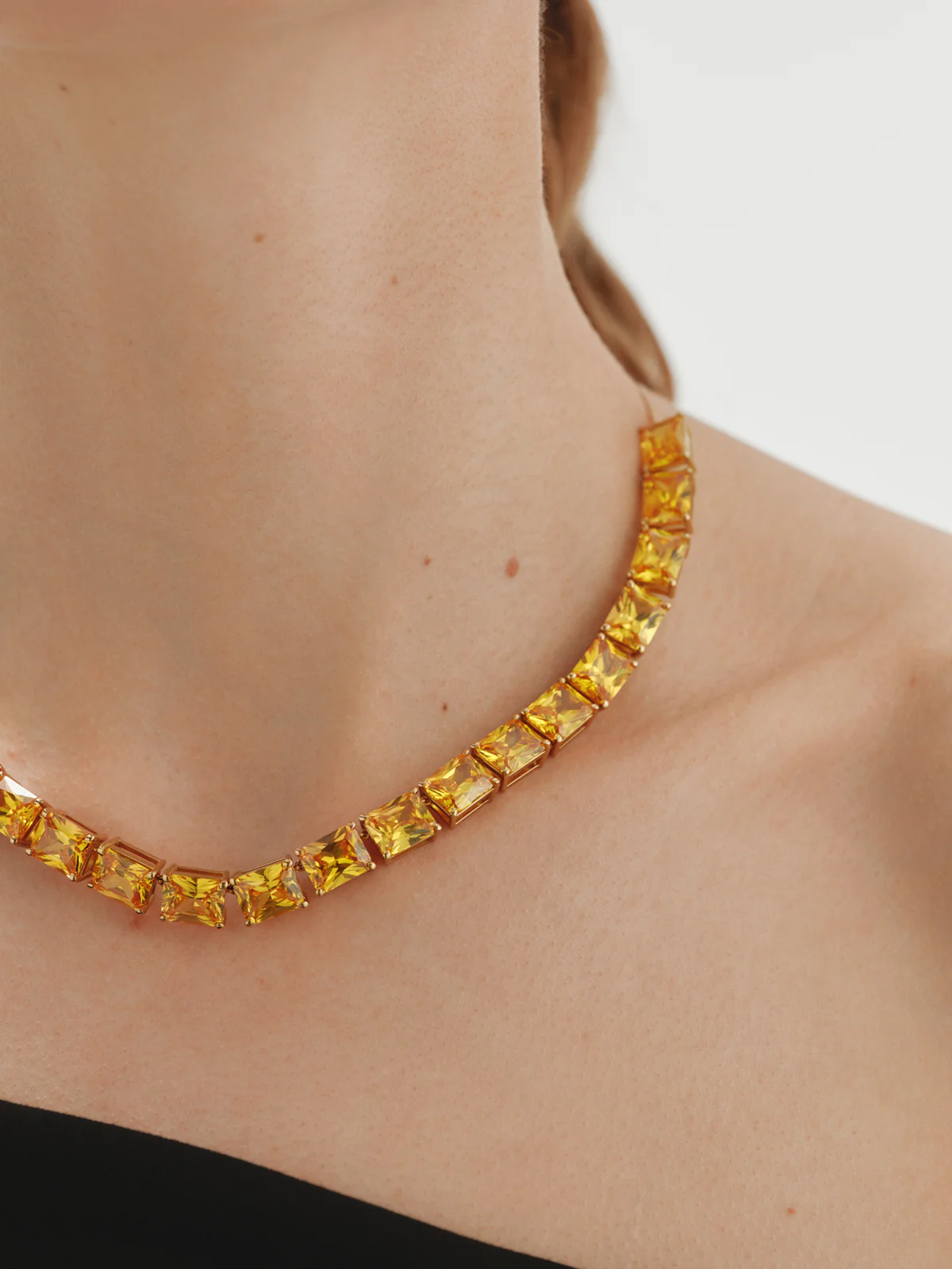 Collar bañado en oro amarillo con cristales amarillos - Image 2