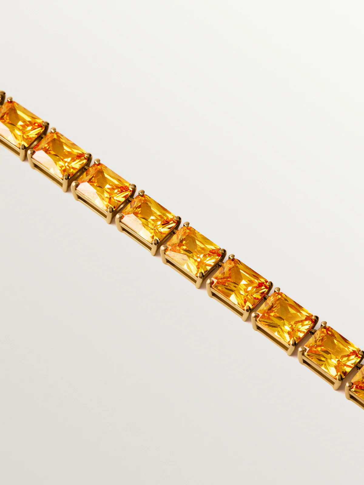 Collar bañado en oro amarillo con cristales amarillos - Image 3