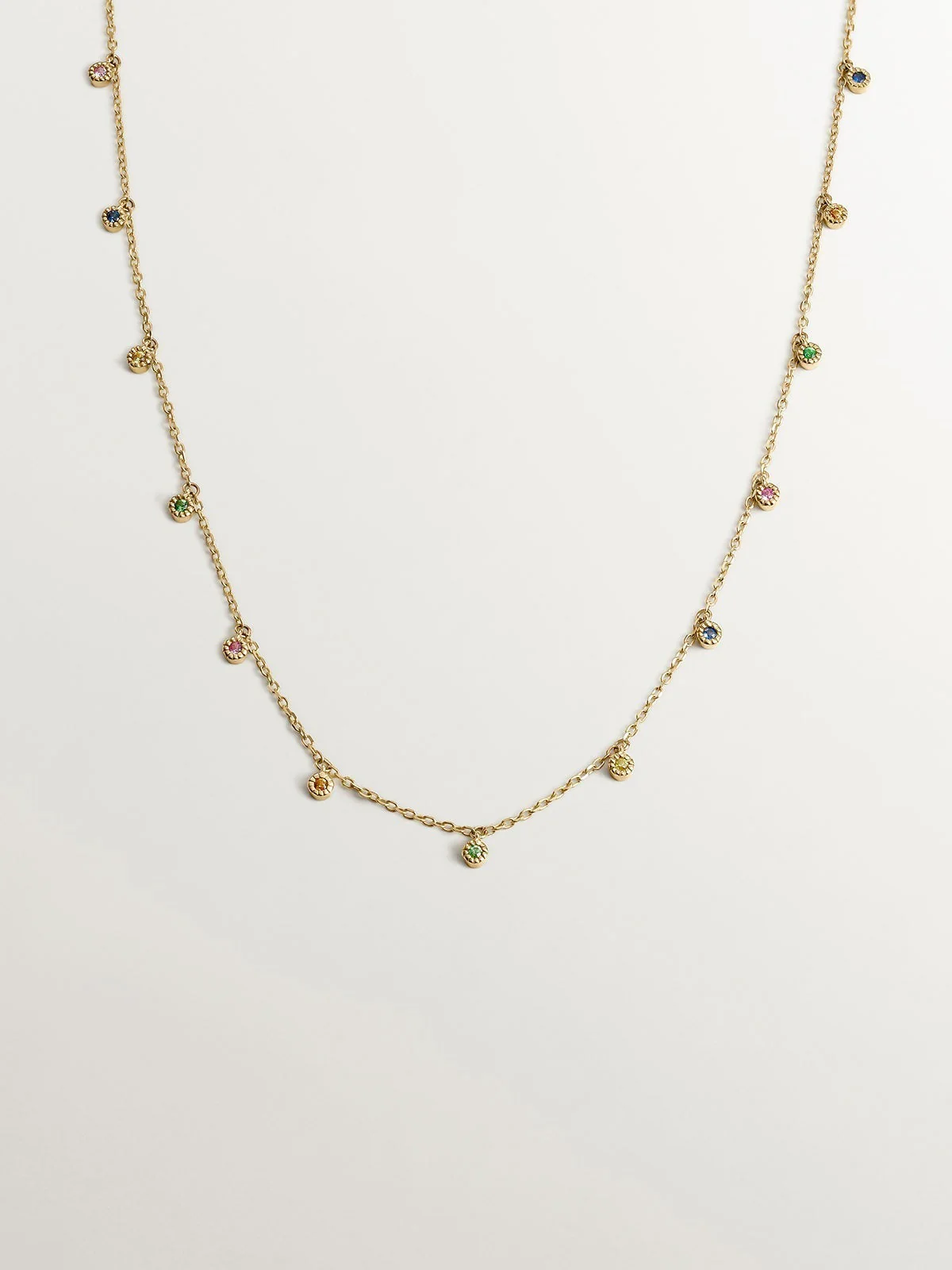 Collar de oro amarillo de 9K con tsavoritas y zafiros multicolor