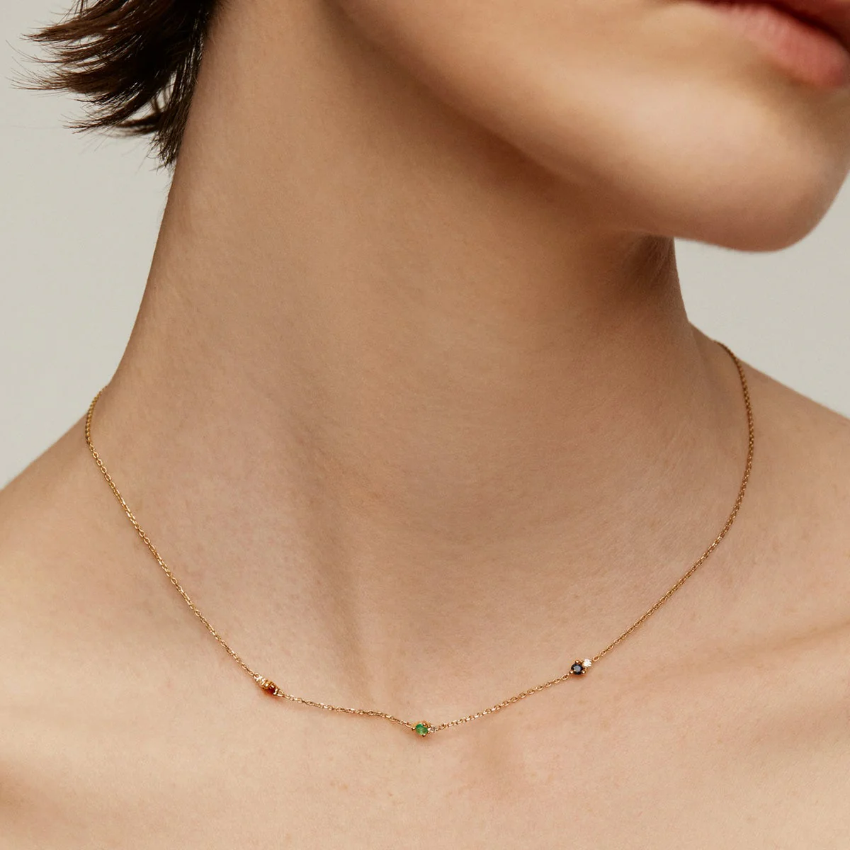 Collar de oro amarillo de 9K con zafiro, esmeralda, rubí y diamantes - Image 2