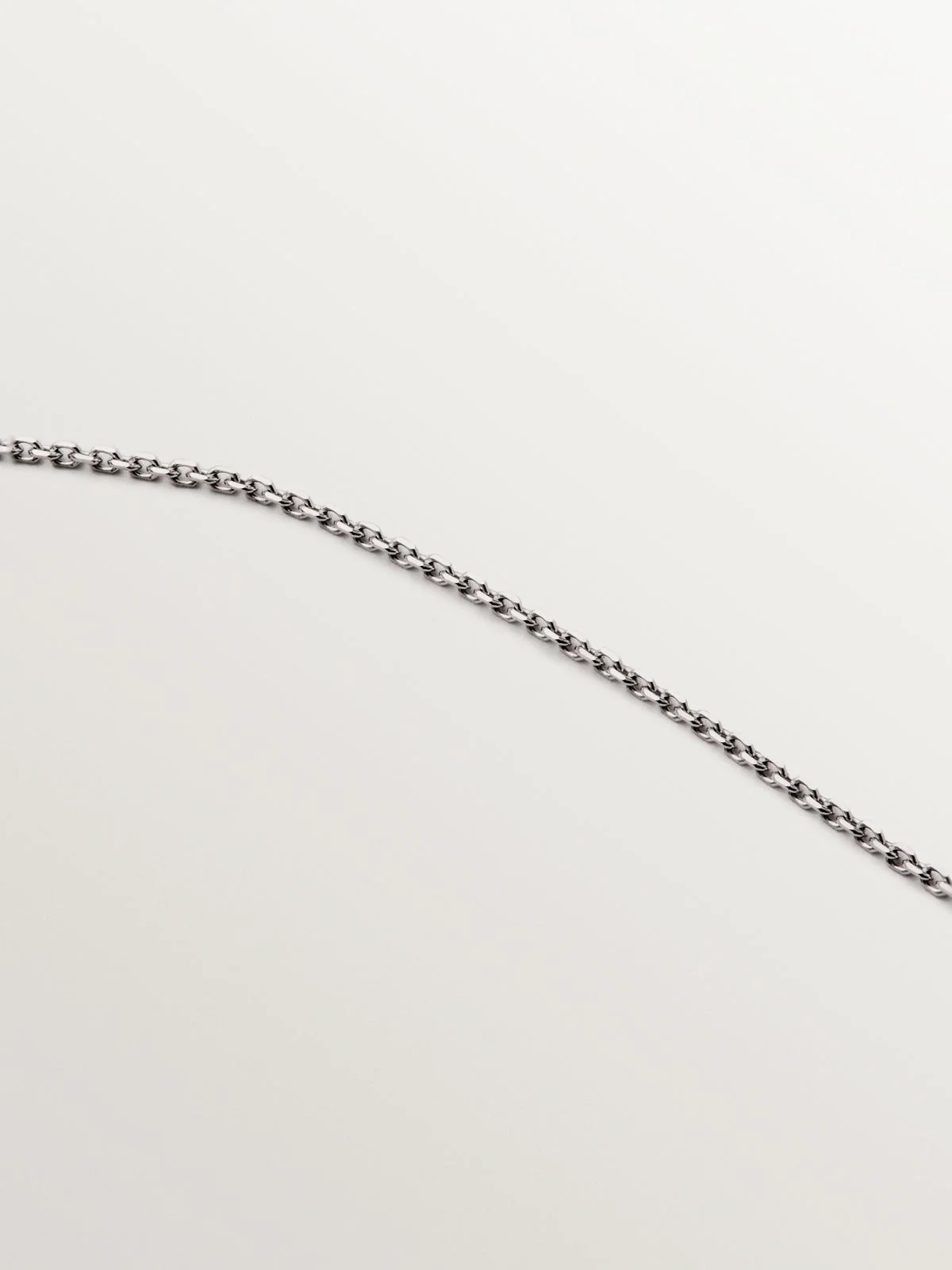Collar de oro blanco de 9K con forma de rombo y diamantes - Image 5