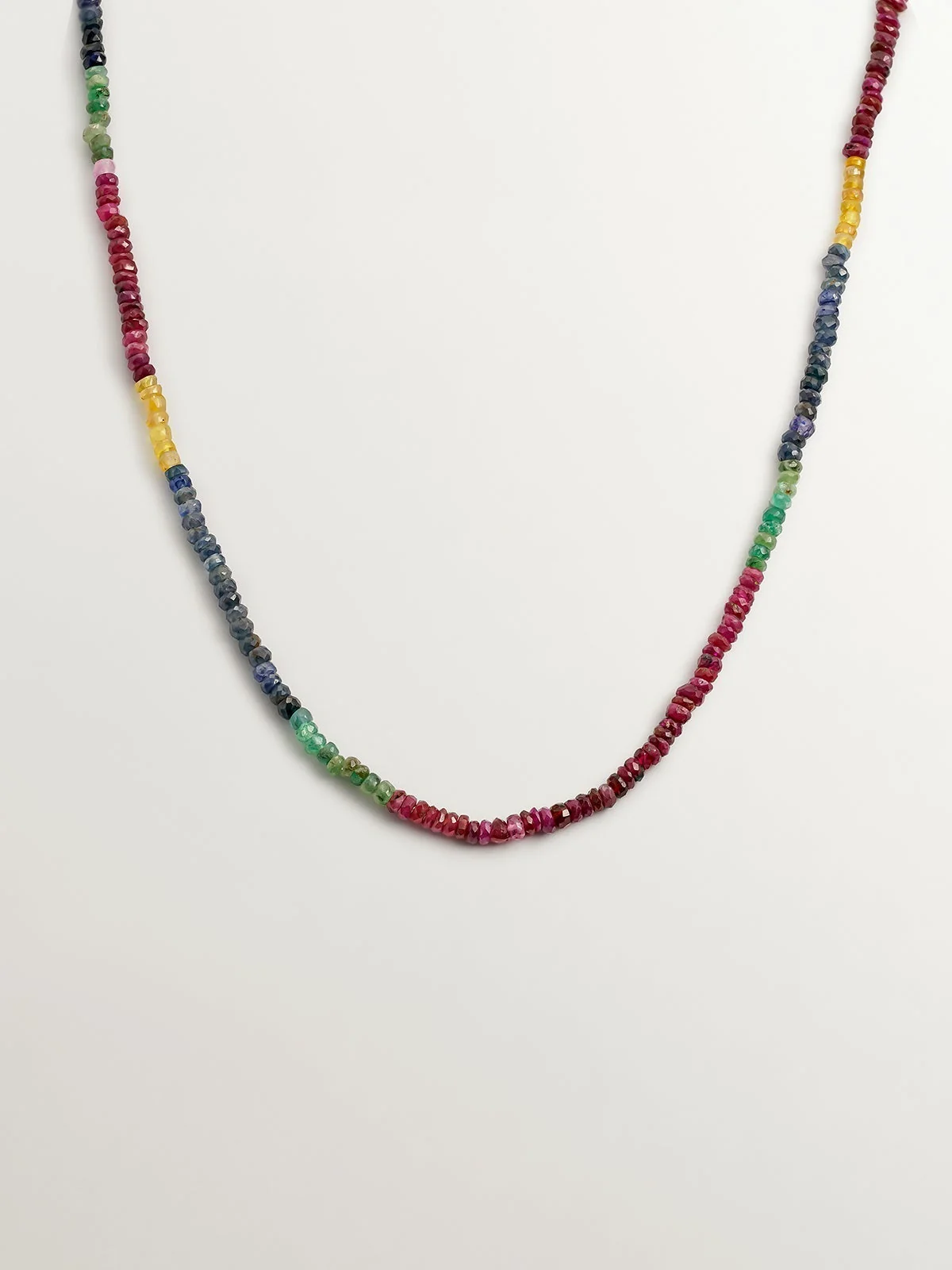 Collar de plata 925 bañada en oro amarillo de 18K con bolas de zafiros multicolor