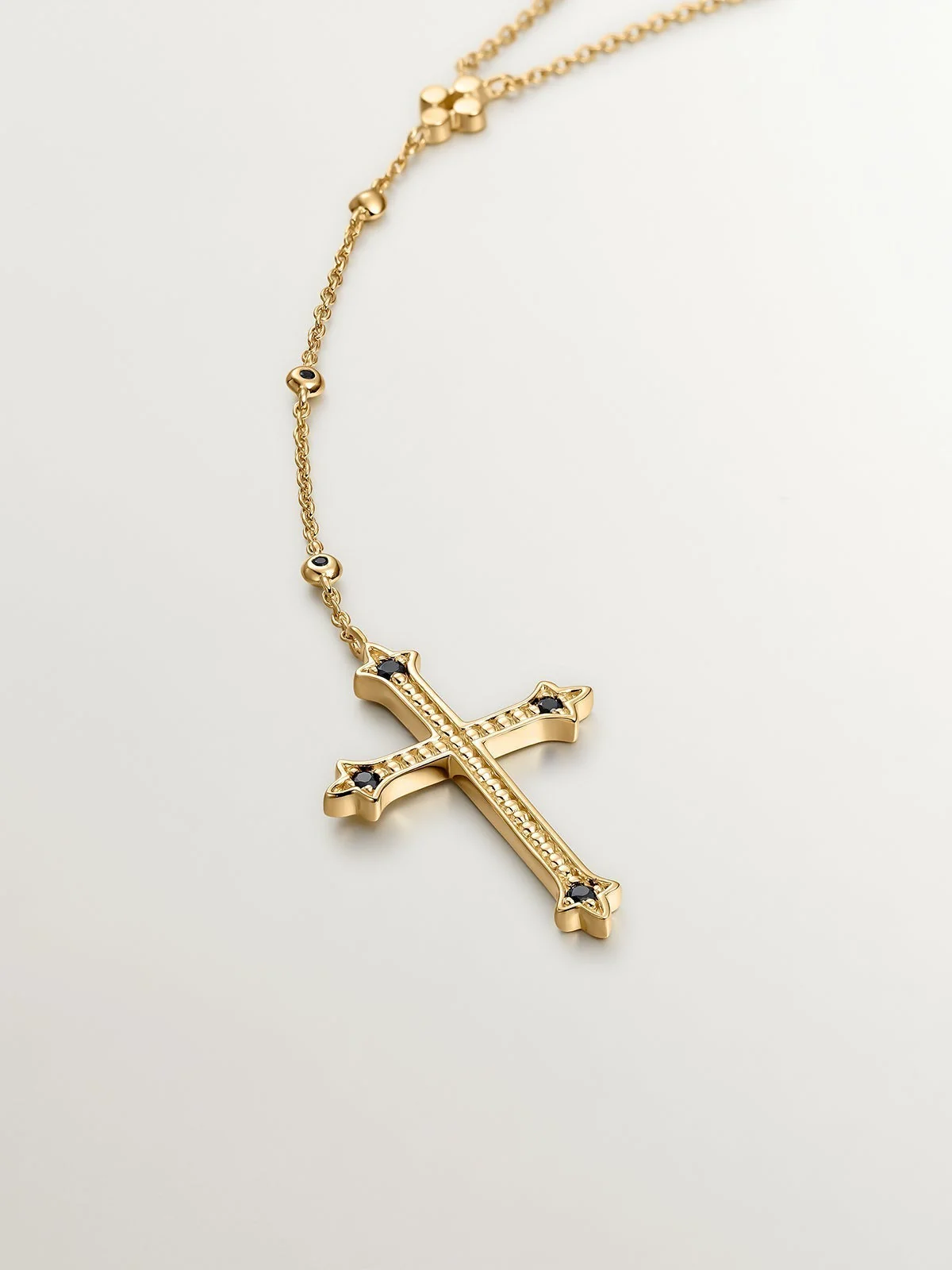 Collar de plata 925 bañada en oro amarillo de 18K con cruz grande y espinelas - Image 3
