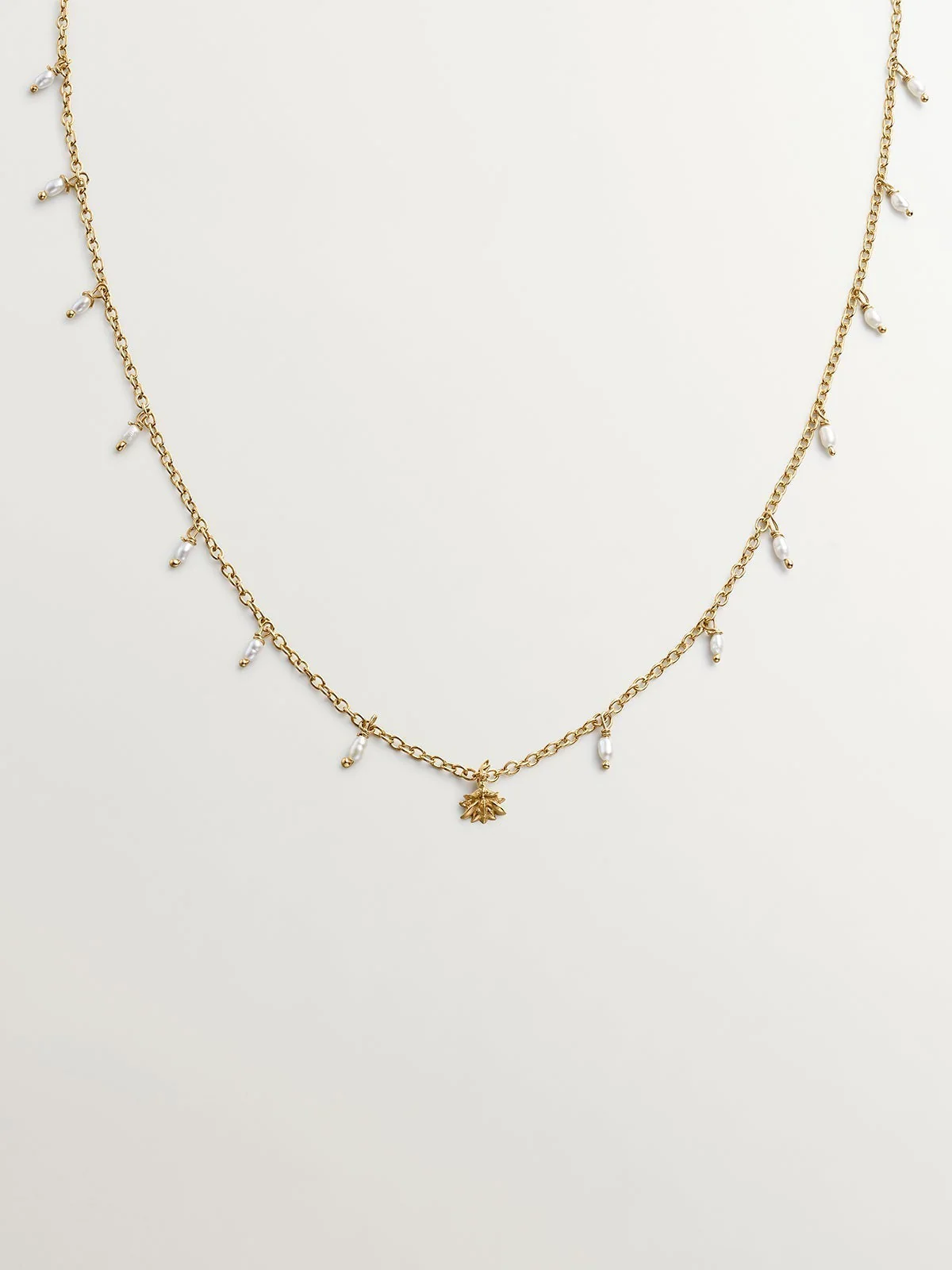 Collar de plata 925 bañada en oro amarillo de 18K con perlas de río y flor de loto