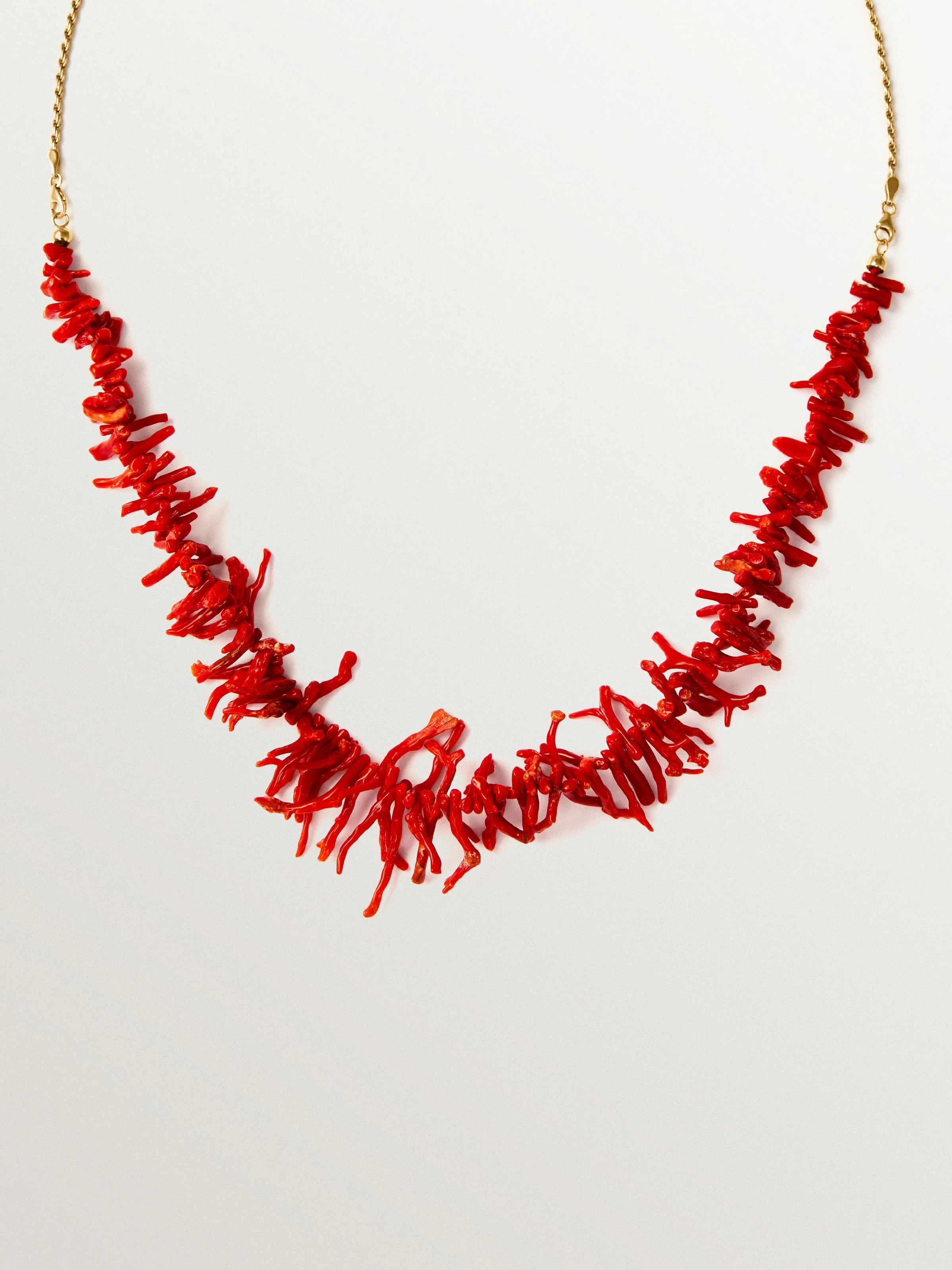 Collar de plata 925 bañada en oro de 18K con coral natural