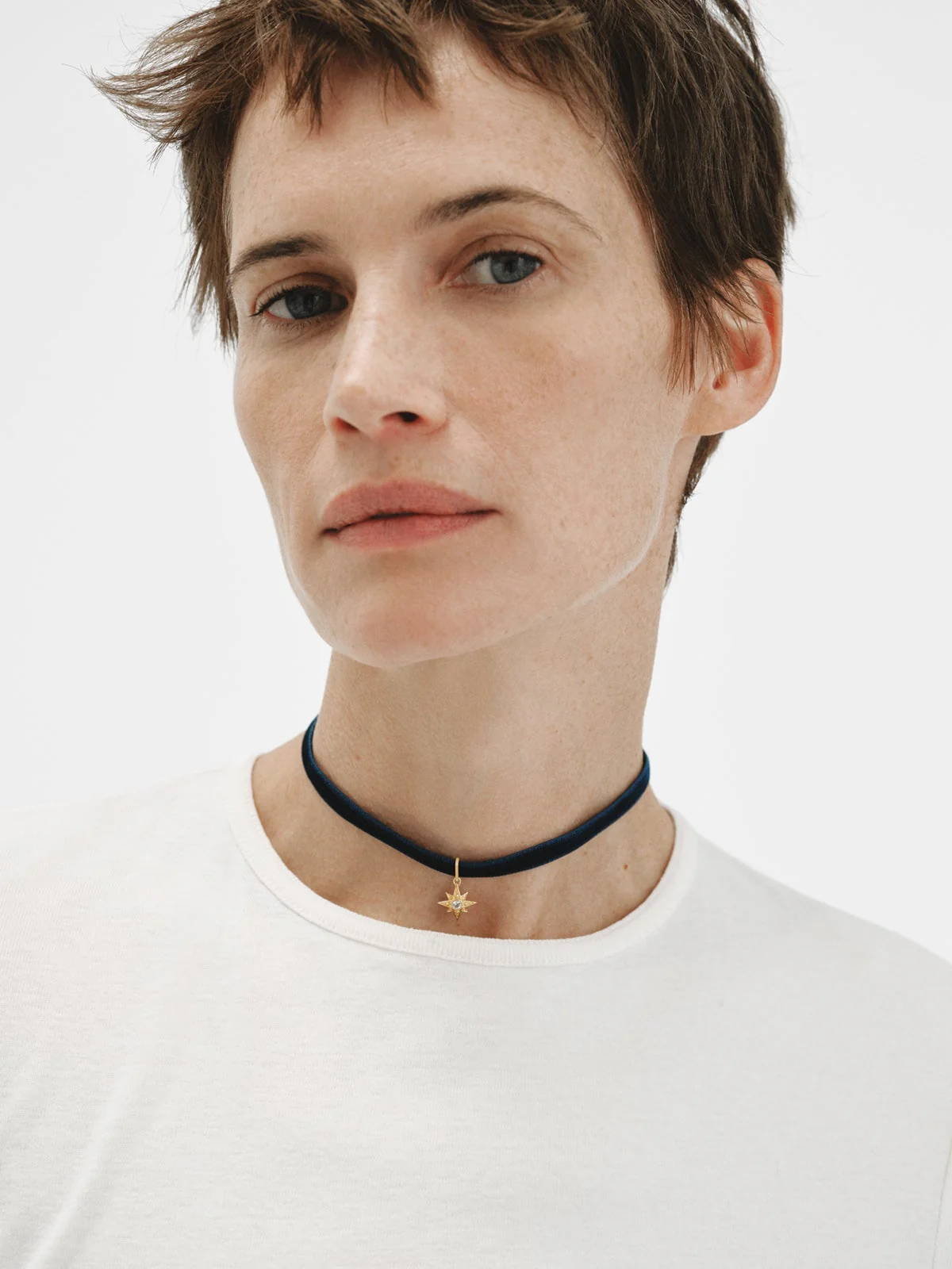 Collar de terciopelo con charm estrella de plata 925 bañada en oro amarillo de 18K y topacio blanco - Image 4