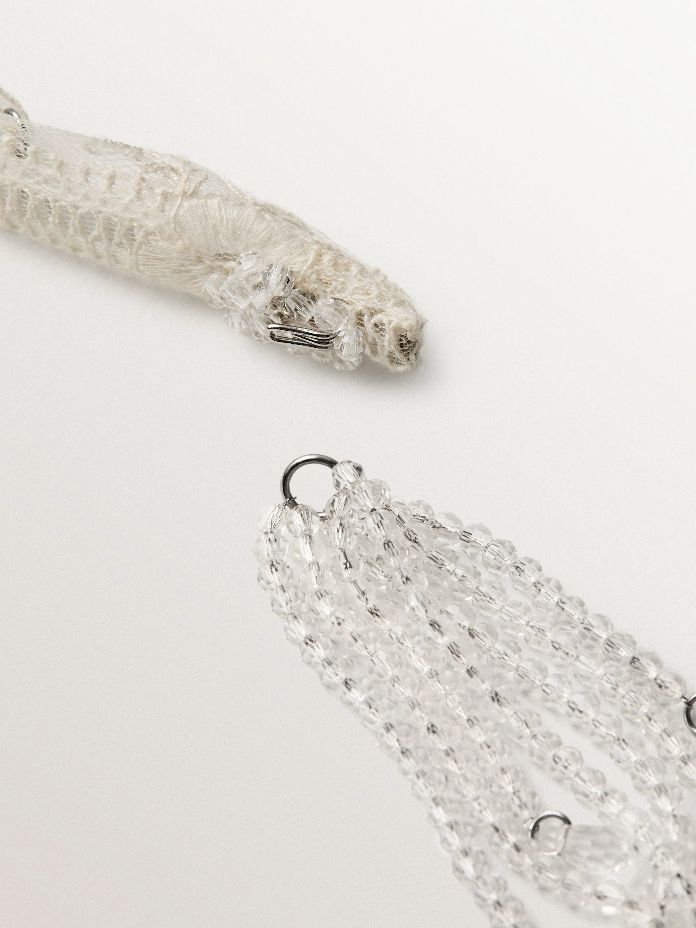 Diadema de encaje con cristales y perlas barrocas - Image 7