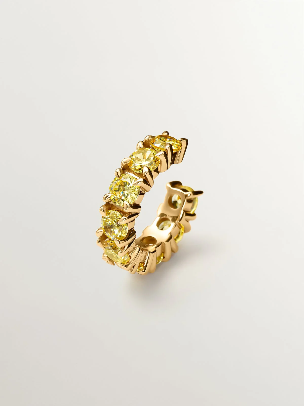 Earcuff bañado en oro amarillo con cristales amarillos