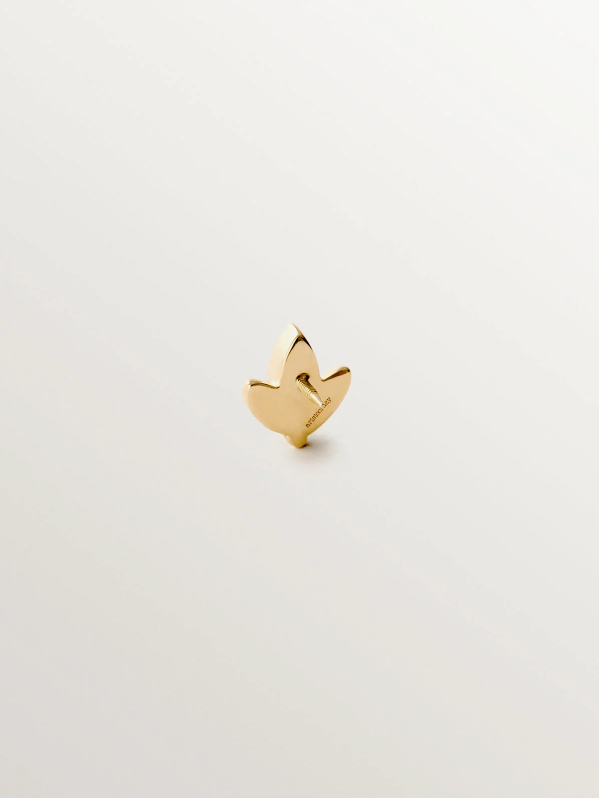Piercing de oro amarillo de 18K con diamantes en talla brillante - Image 3