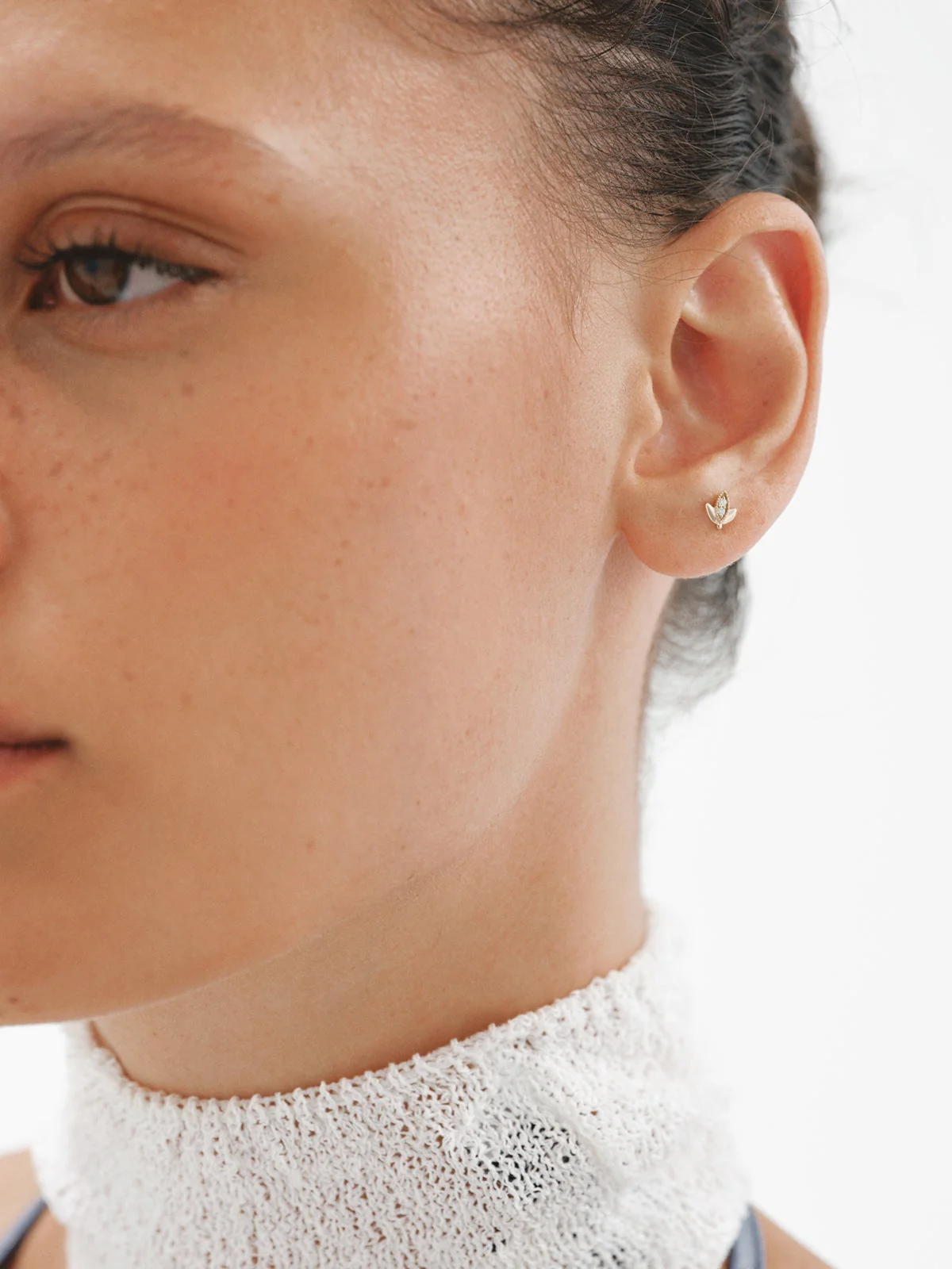 Piercing de oro amarillo de 18K con diamantes en talla brillante - Image 4