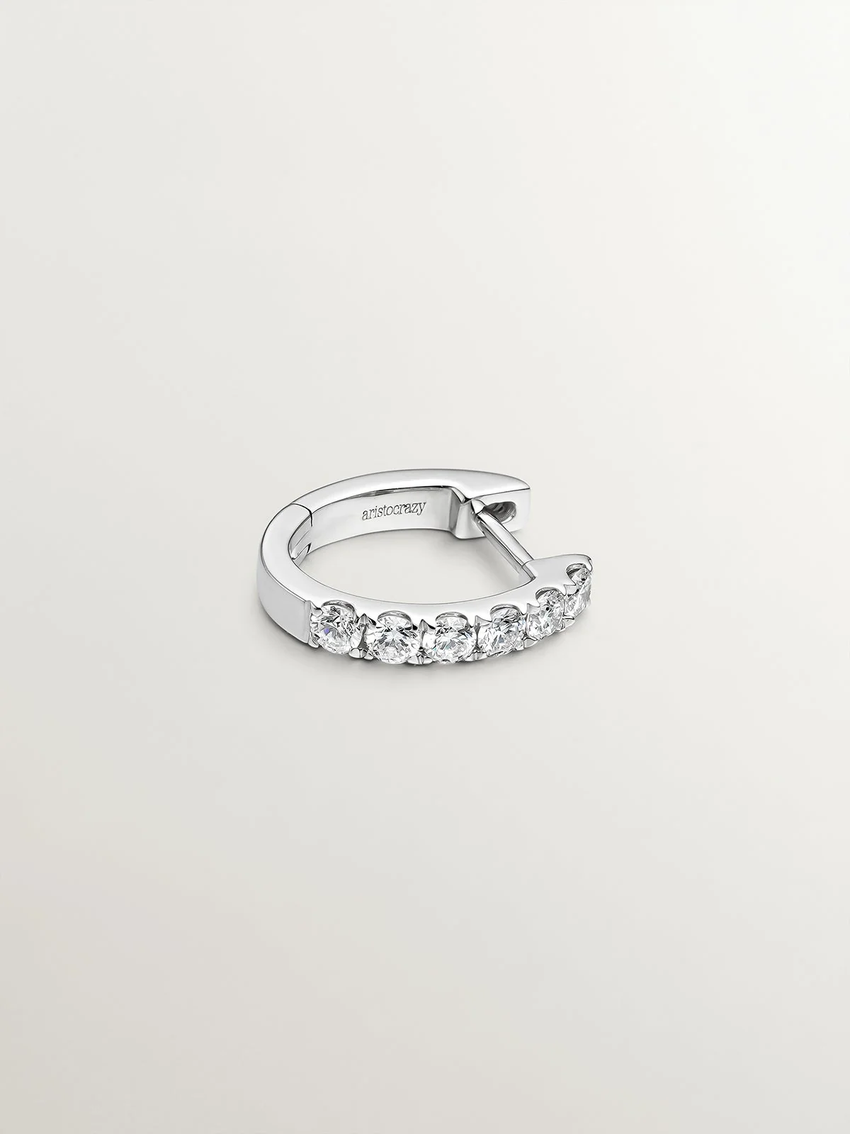 Pendiente de aro individual de oro blanco de 18K con diamante en talla brillante - Image 3