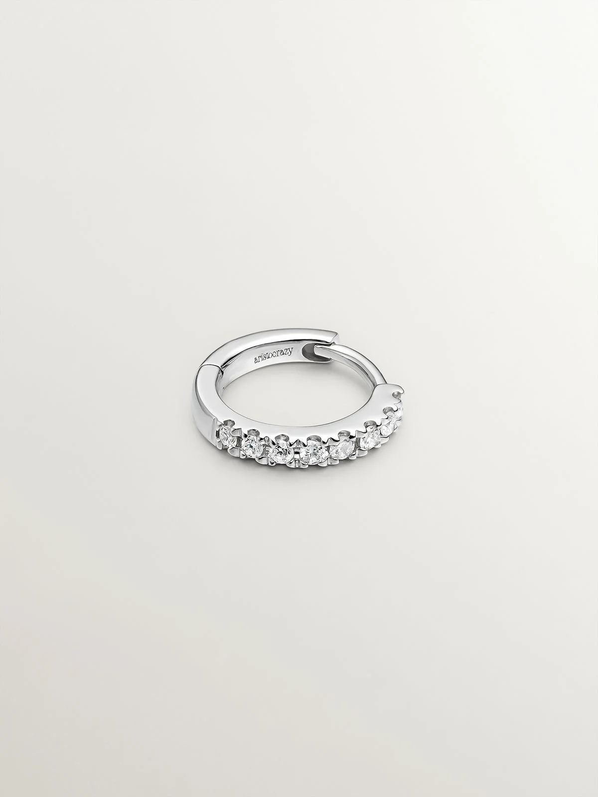 Pendiente de aro individual de oro blanco de 18K con diamante en talla brillante - Image 3