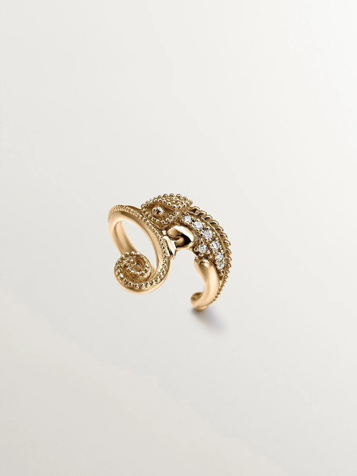 Pendiente earcuff de oro amarillo de 18K con diamantes con forma de camaleón - Image 3