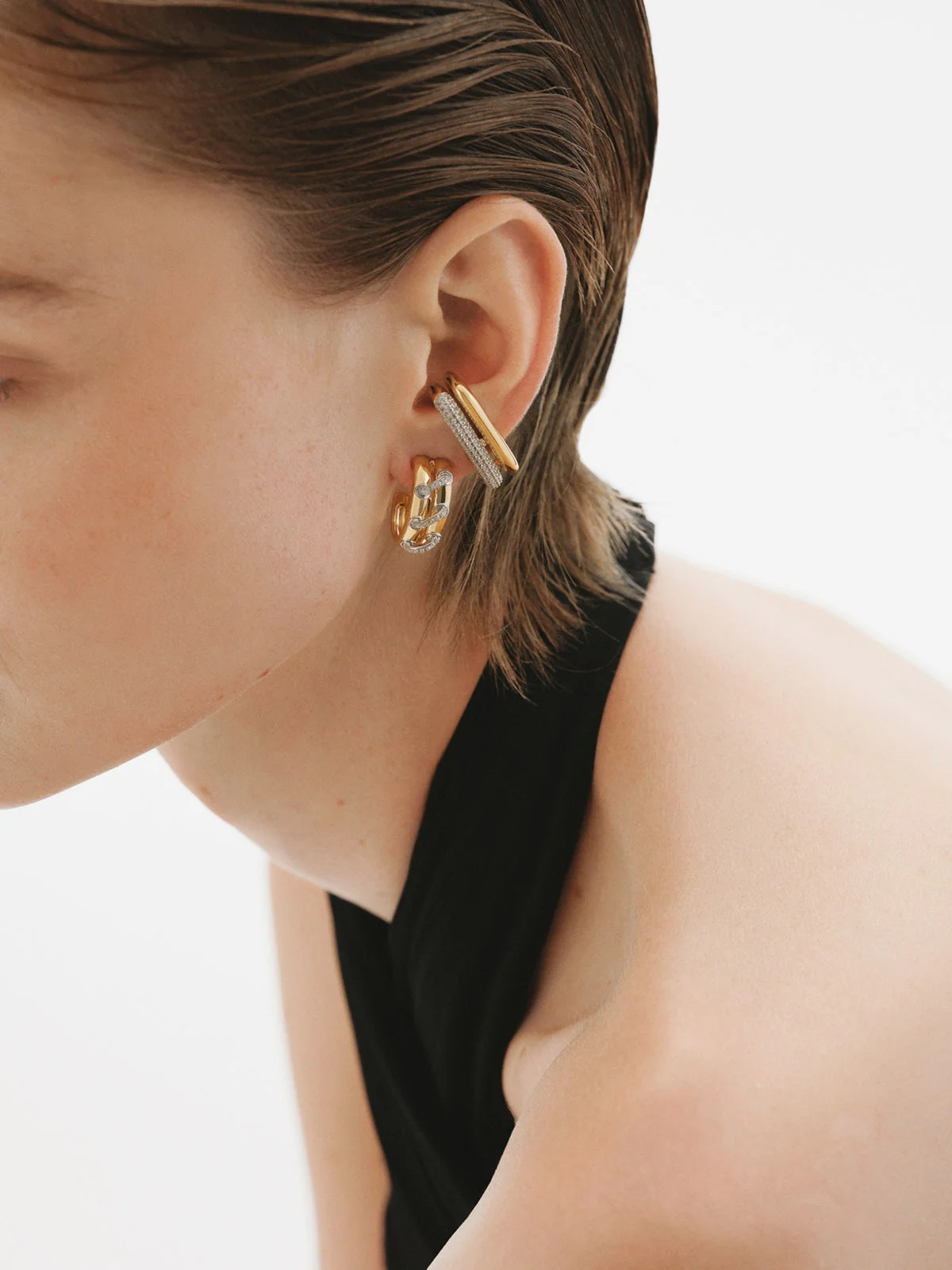 Pendiente earcuff individual de plata 925 bañada en rodio y oro amarillo de 18K con pavé de topacios - Image 5