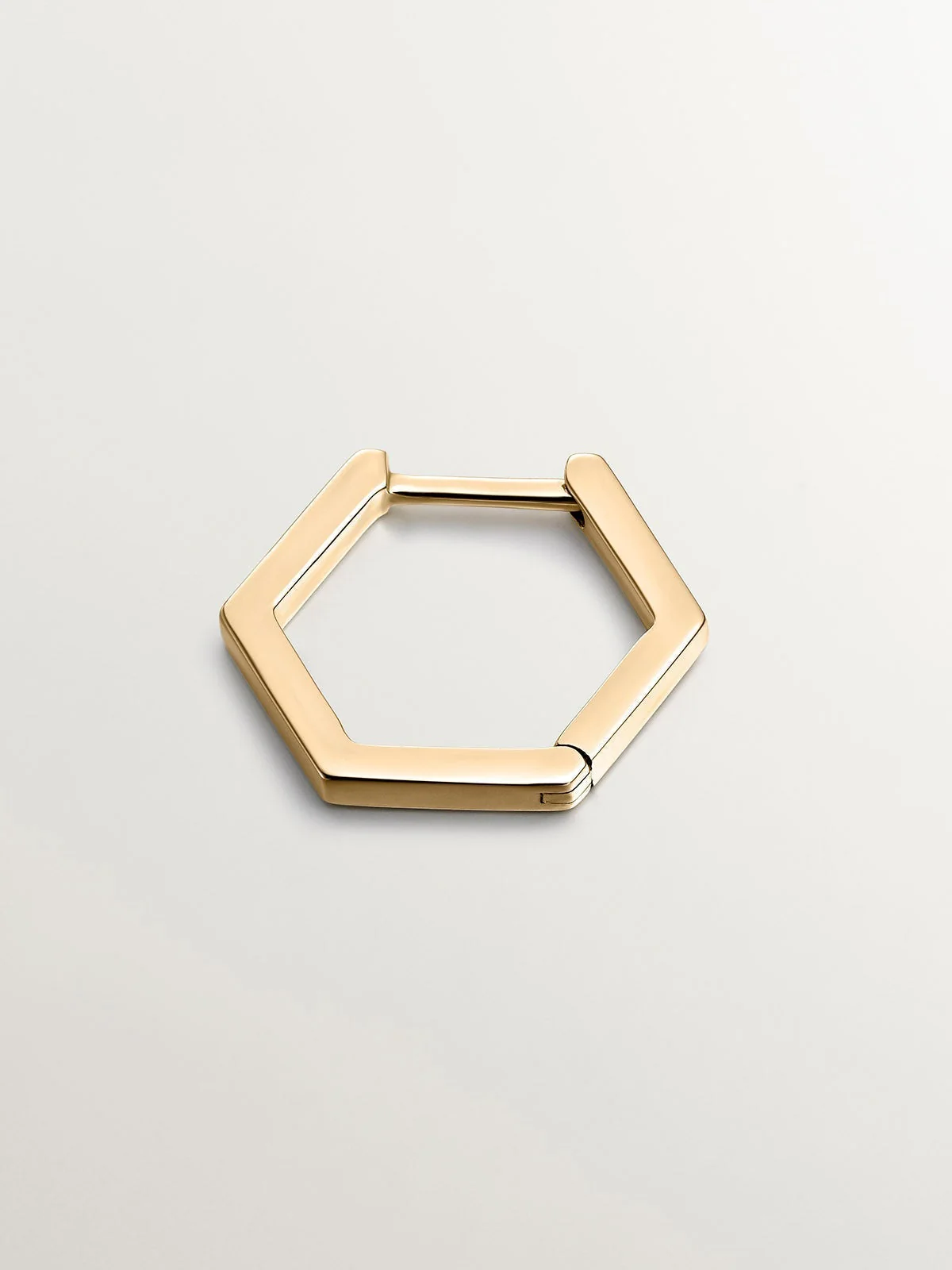 Pendiente individual de aro de oro amarillo de 9K con forma hexagonal - Image 3