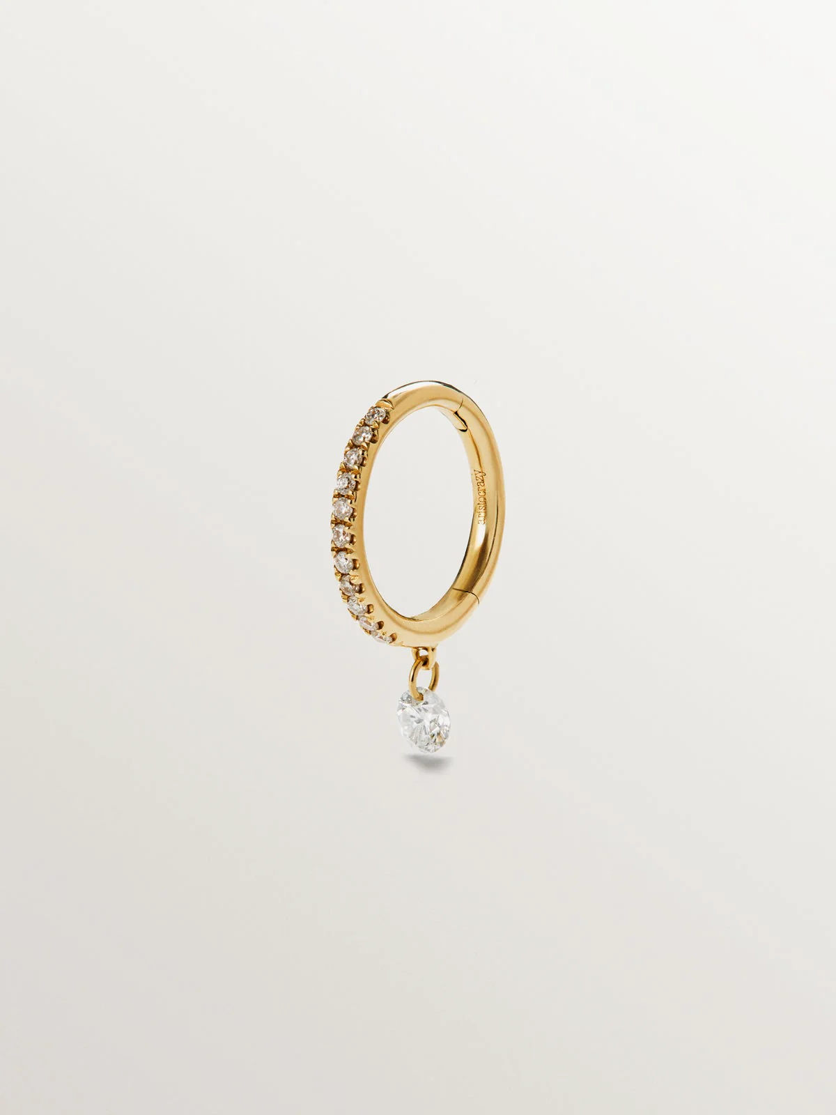 Pendiente individual de aro pequeño de oro amarillo de 18K con diamantes - Image 2