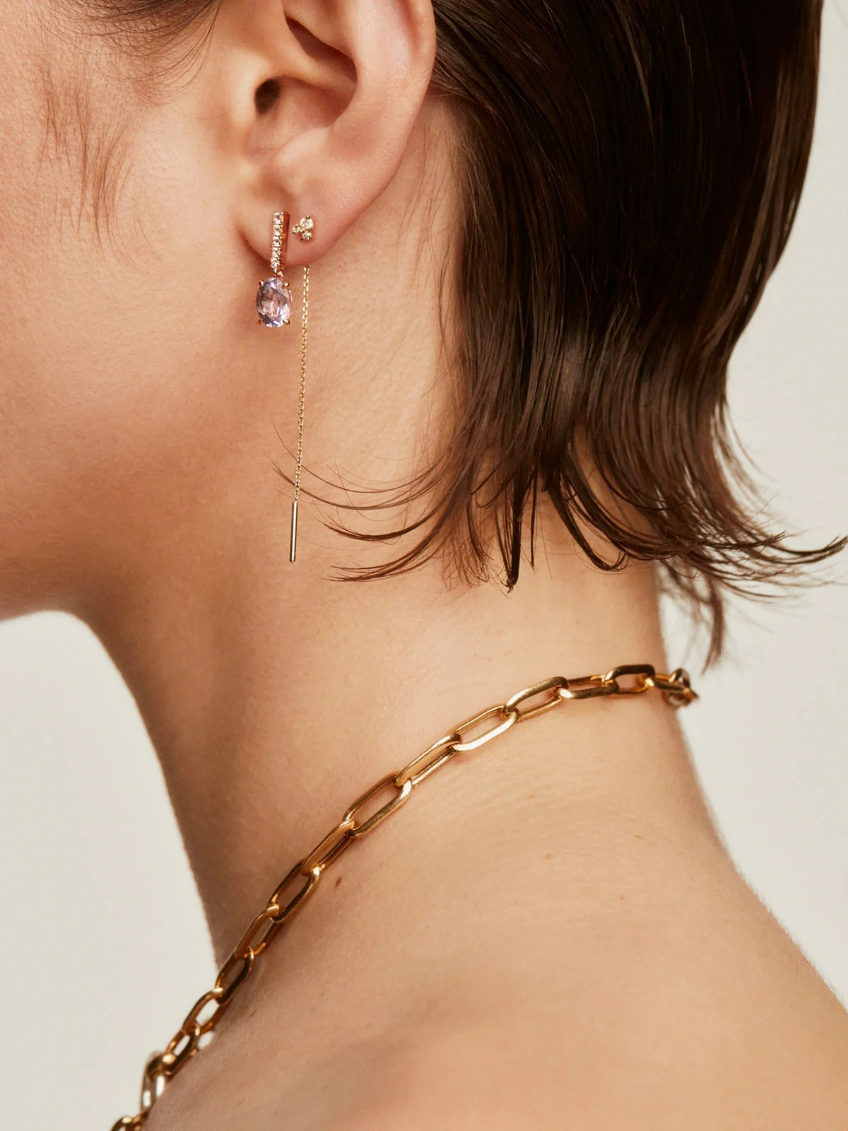 Pendiente individual de oro amarillo de 18K con cadena y diamantes - Image 6