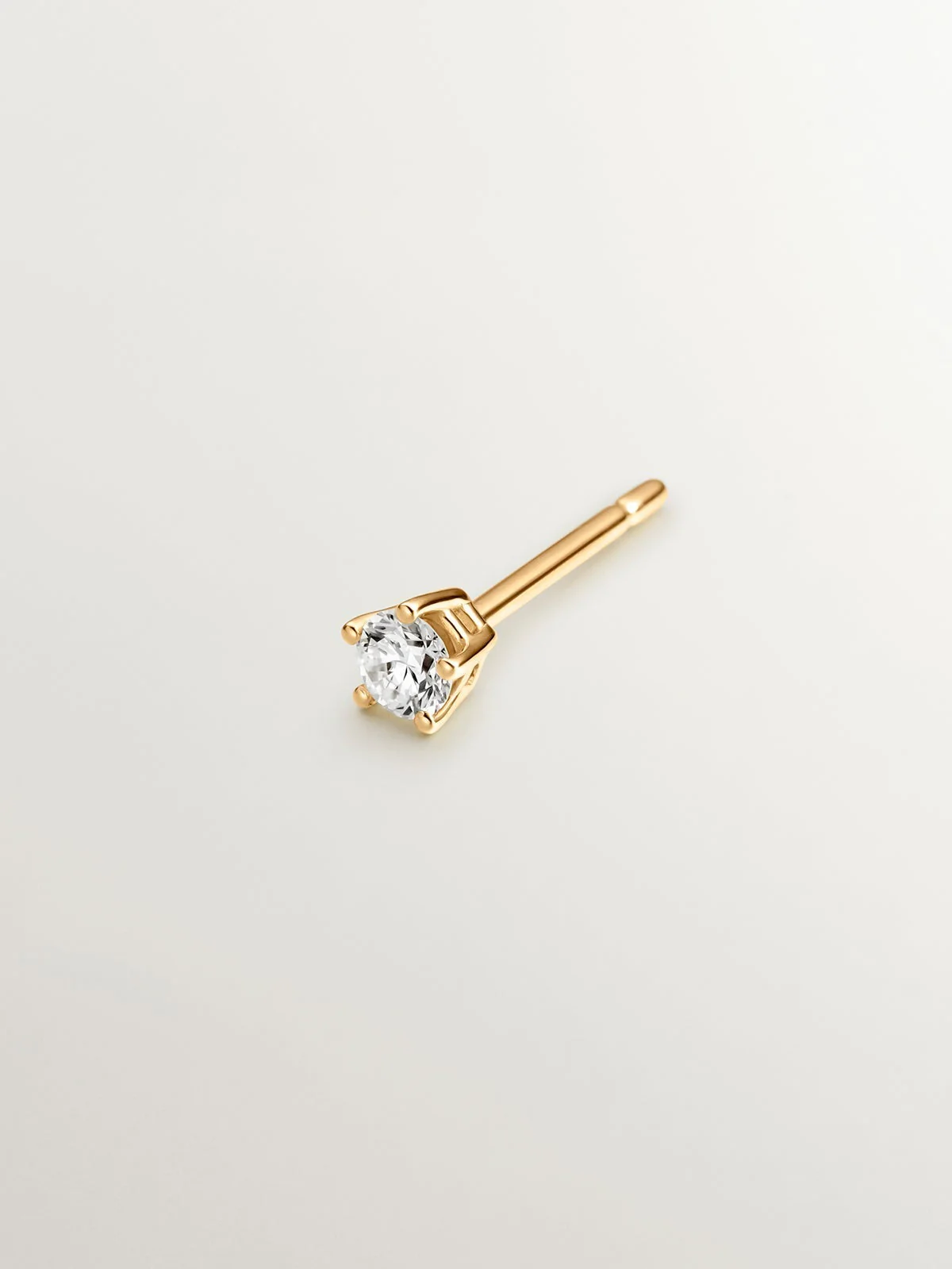 Pendiente individual de oro amarillo de 18K con diamante en talla brillante - Image 3