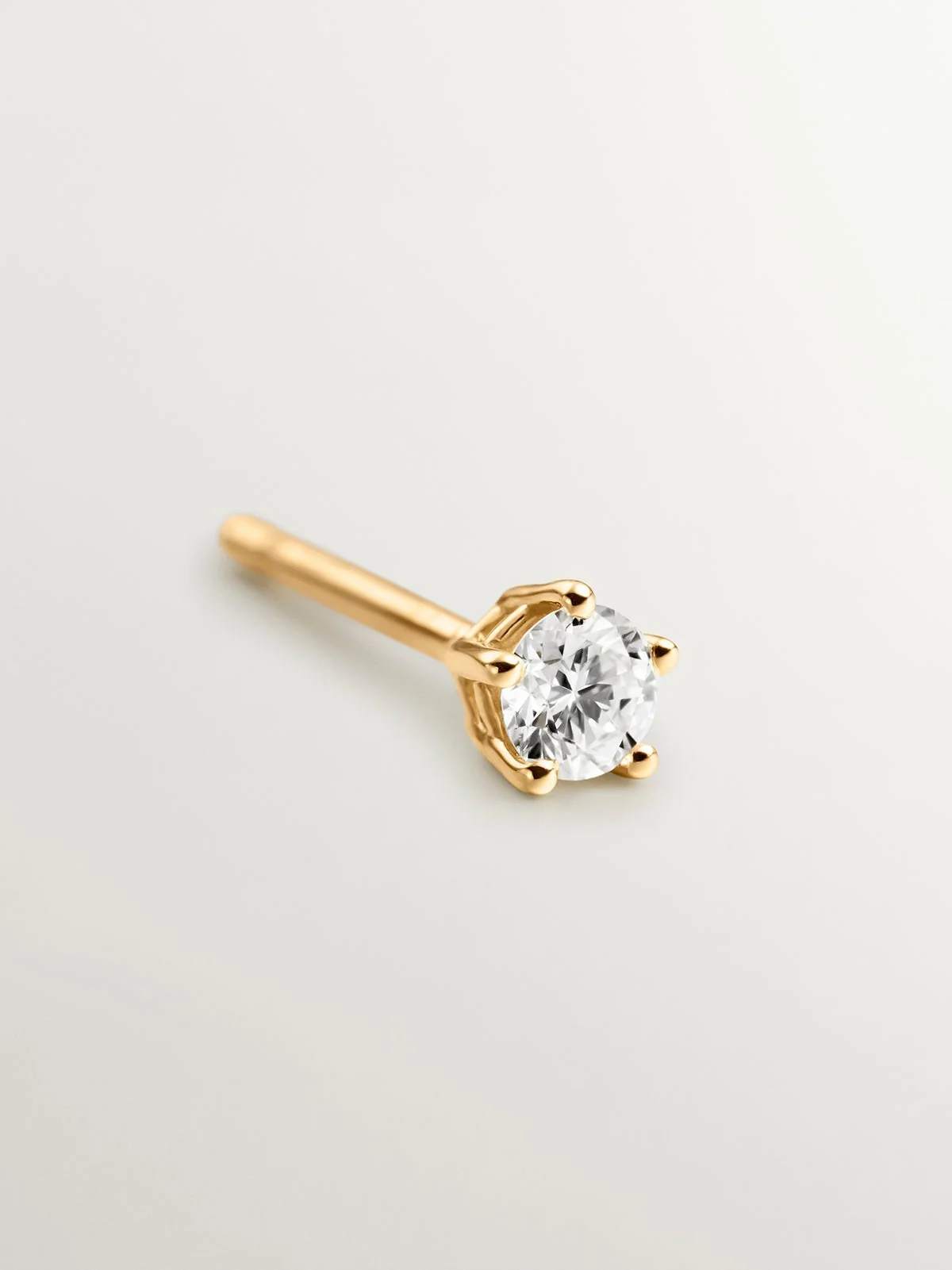 Pendiente individual de oro amarillo de 18K con diamante en talla brillante - Image 5