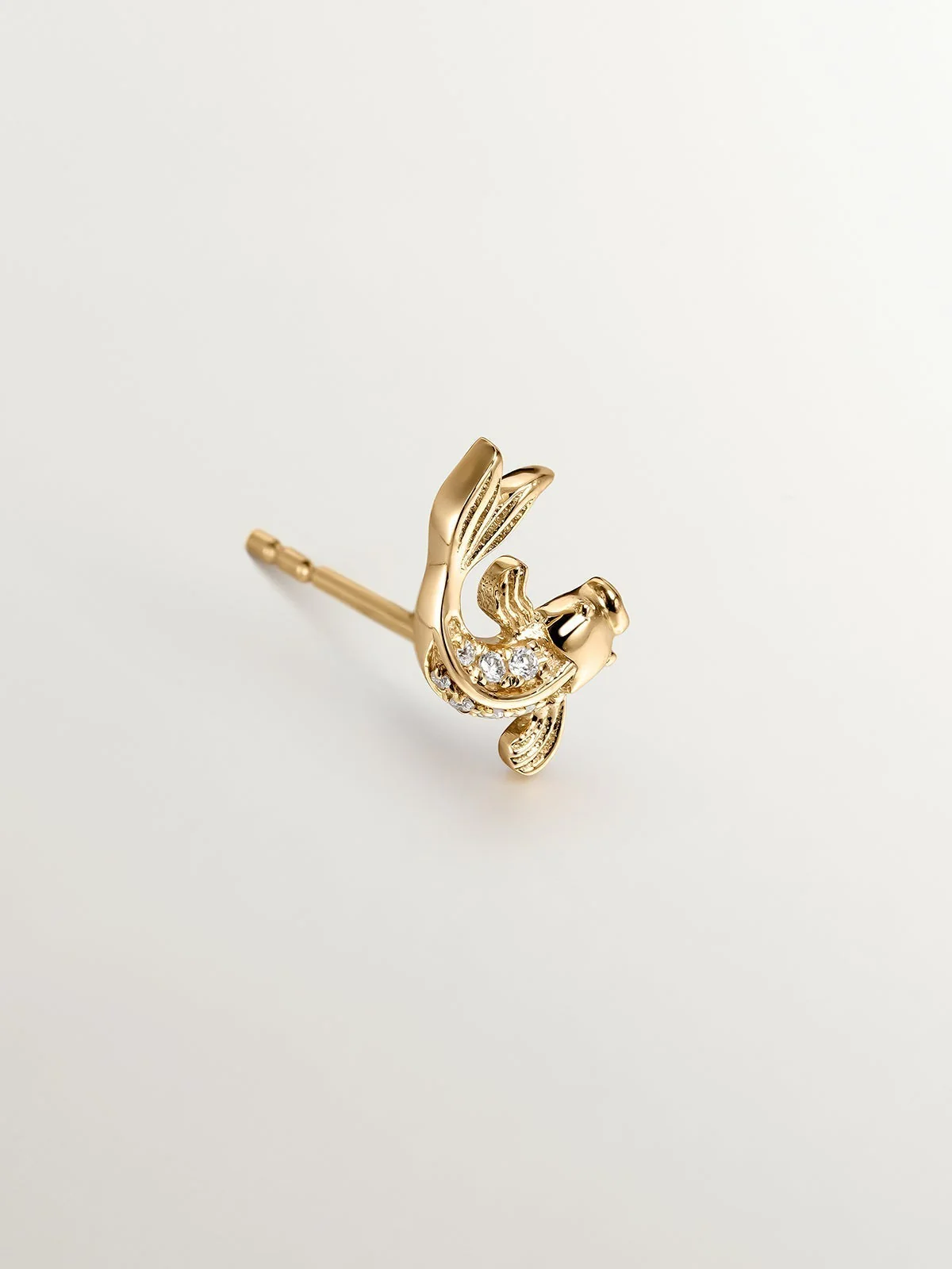 Pendiente individual de oro amarillo de 18K con diamantes con forma de pez - Image 3