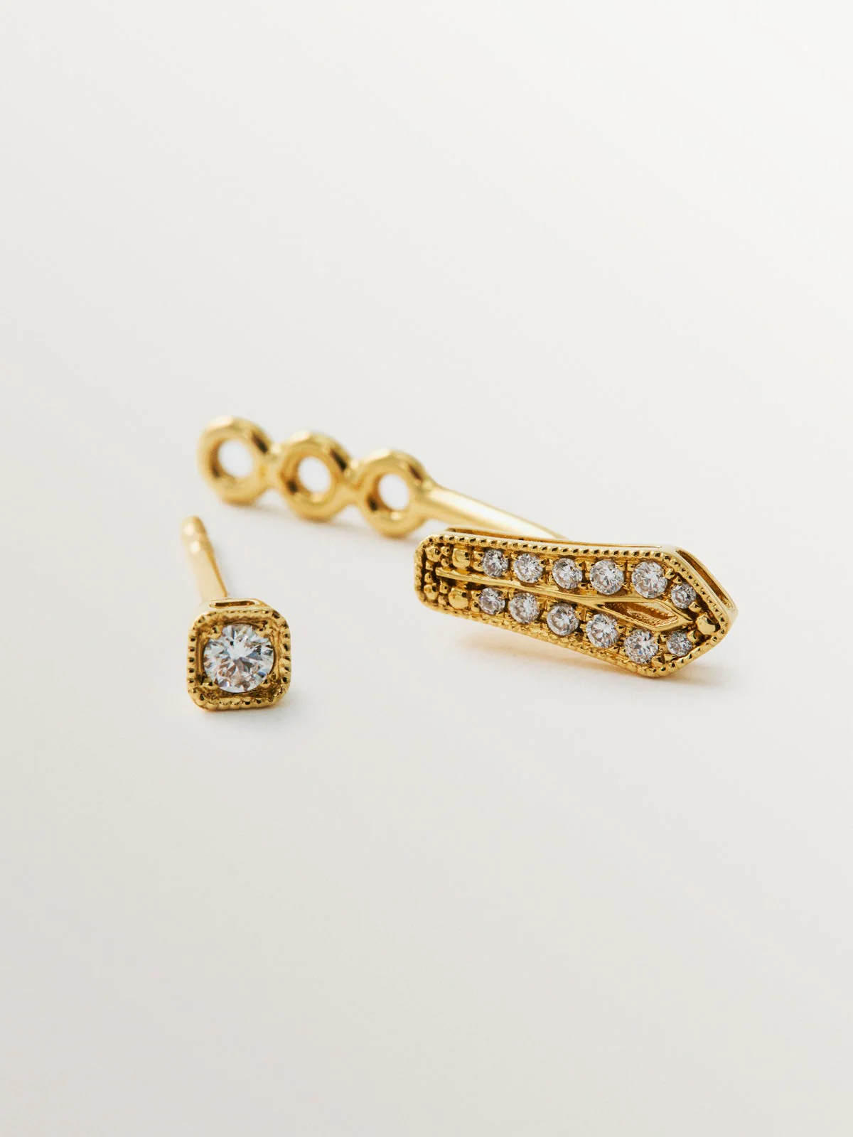 Pendiente individual de oro amarillo de 18K con diamantes en talla brillante - Image 5