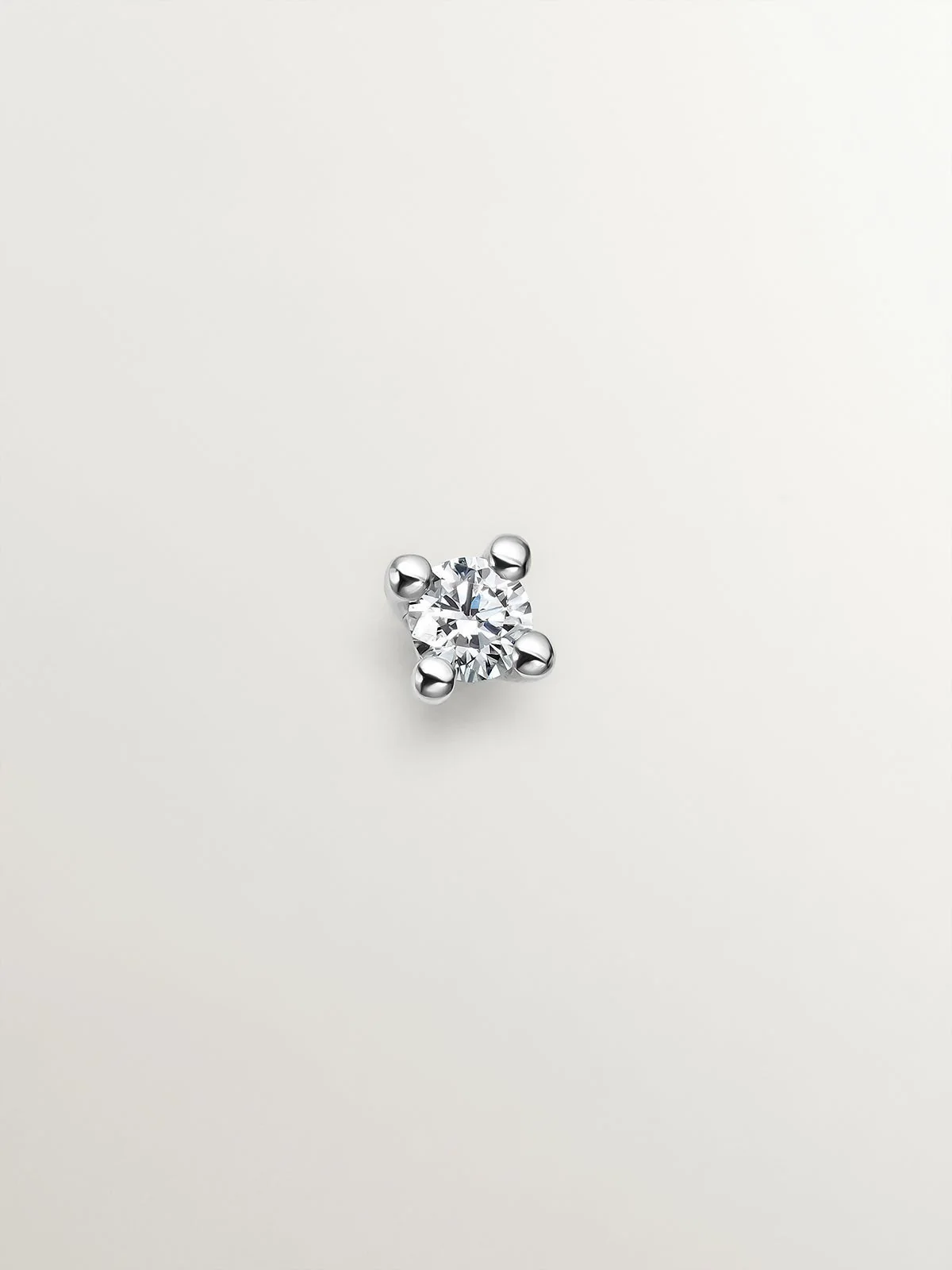 Pendiente individual de oro blanco de 18K con diamante en talla brillante