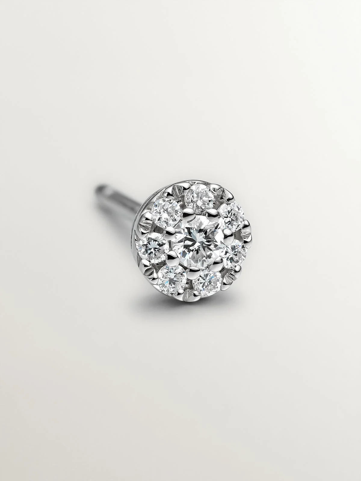 Pendiente individual de oro blanco de 18K con diamante en talla brillante - Image 5