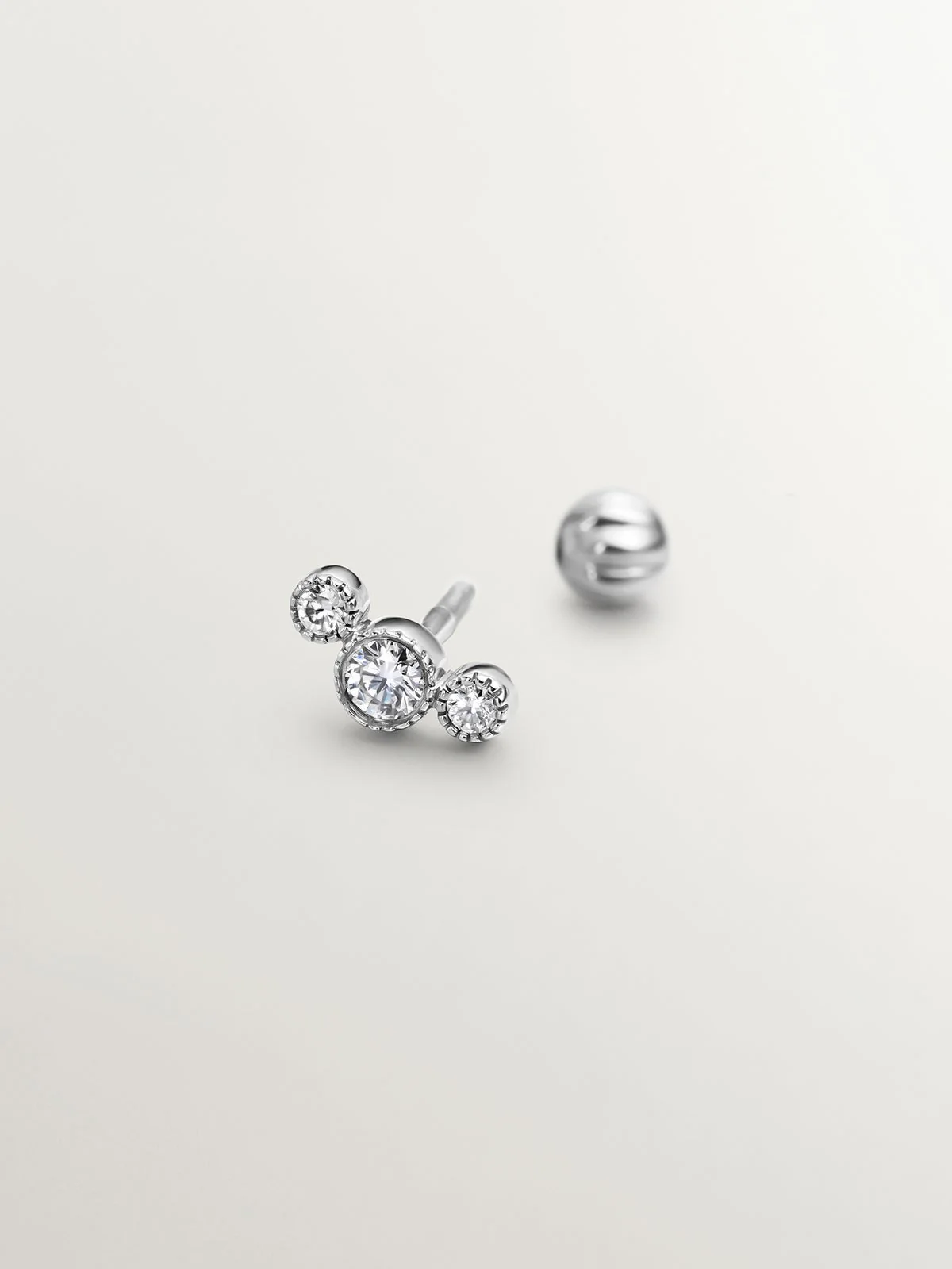 Pendiente individual de oro blanco de 18K con diamantes 0,0187 cts - Image 3