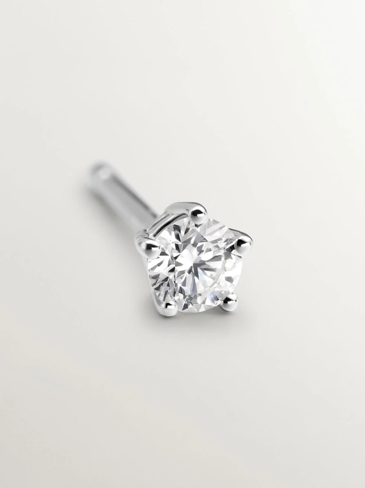 Pendiente individual de oro blanco de 18K con diamantes - Image 5