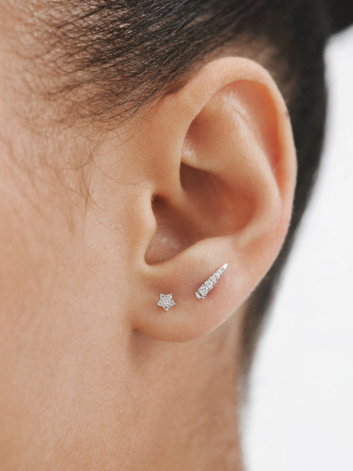Pendiente individual de oro blanco de 18K con diamantes - Image 6