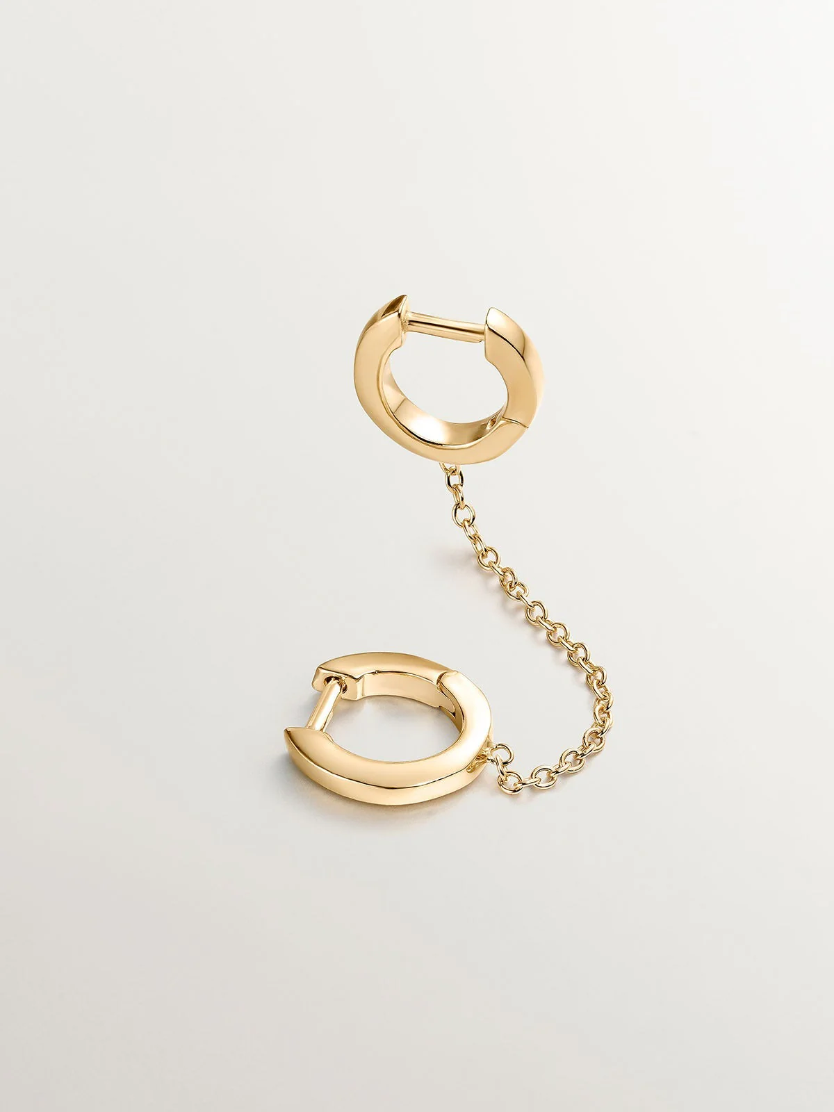 Pendiente individual trepador de plata 925 bañada en oro amarillo de 18K con doble aro