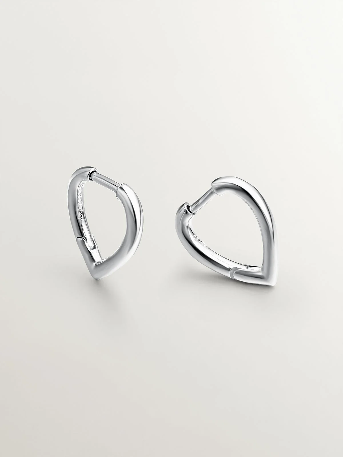 Pendientes con forma de gota de plata 925