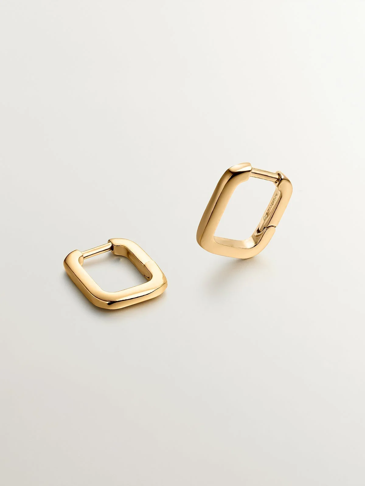 Pendientes de aro cuadrados en plata 925 bañada en oro amarillo de 18K - Image 4