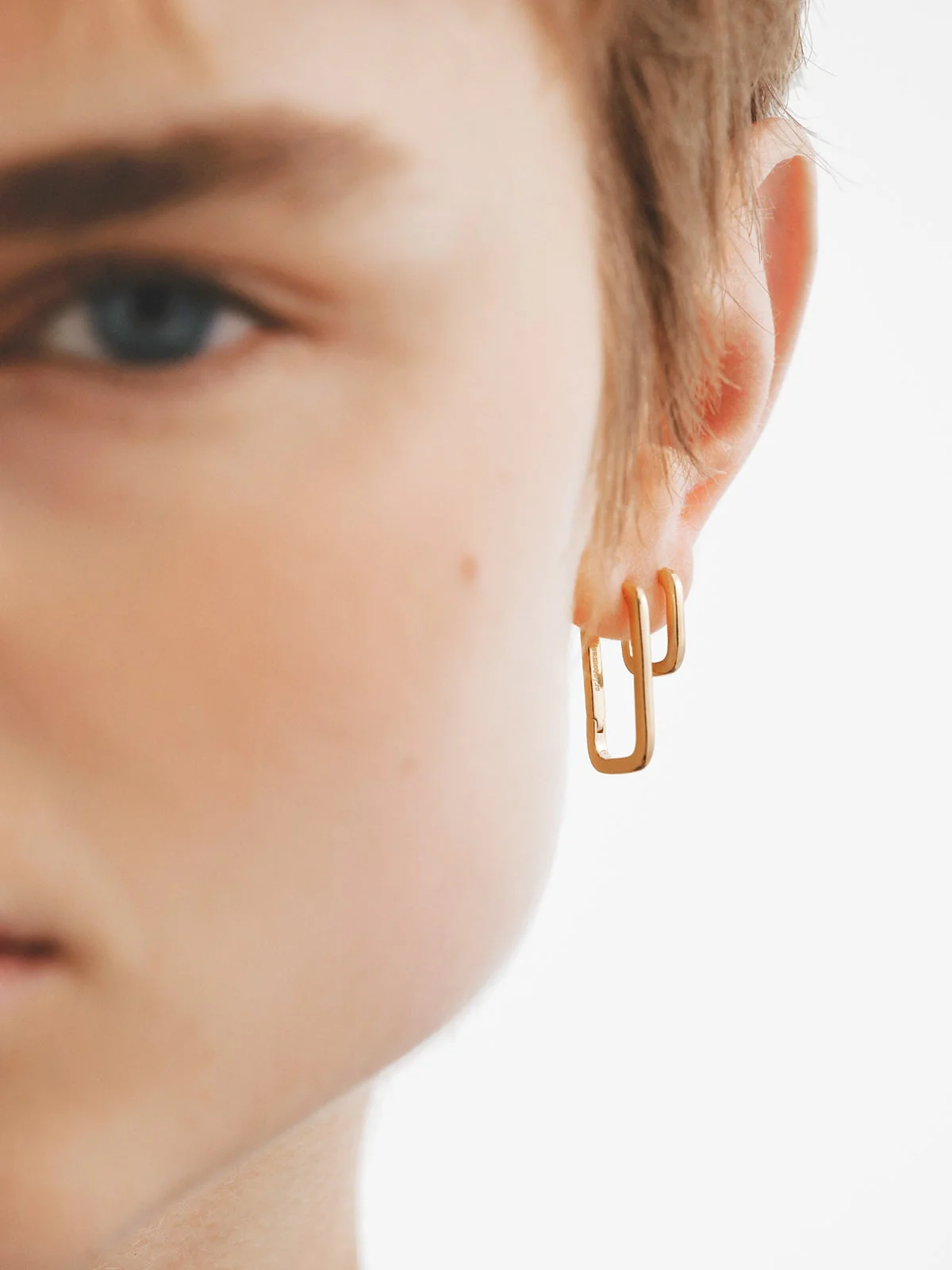 Pendientes de aro cuadrados en plata 925 bañada en oro amarillo de 18K - Image 8